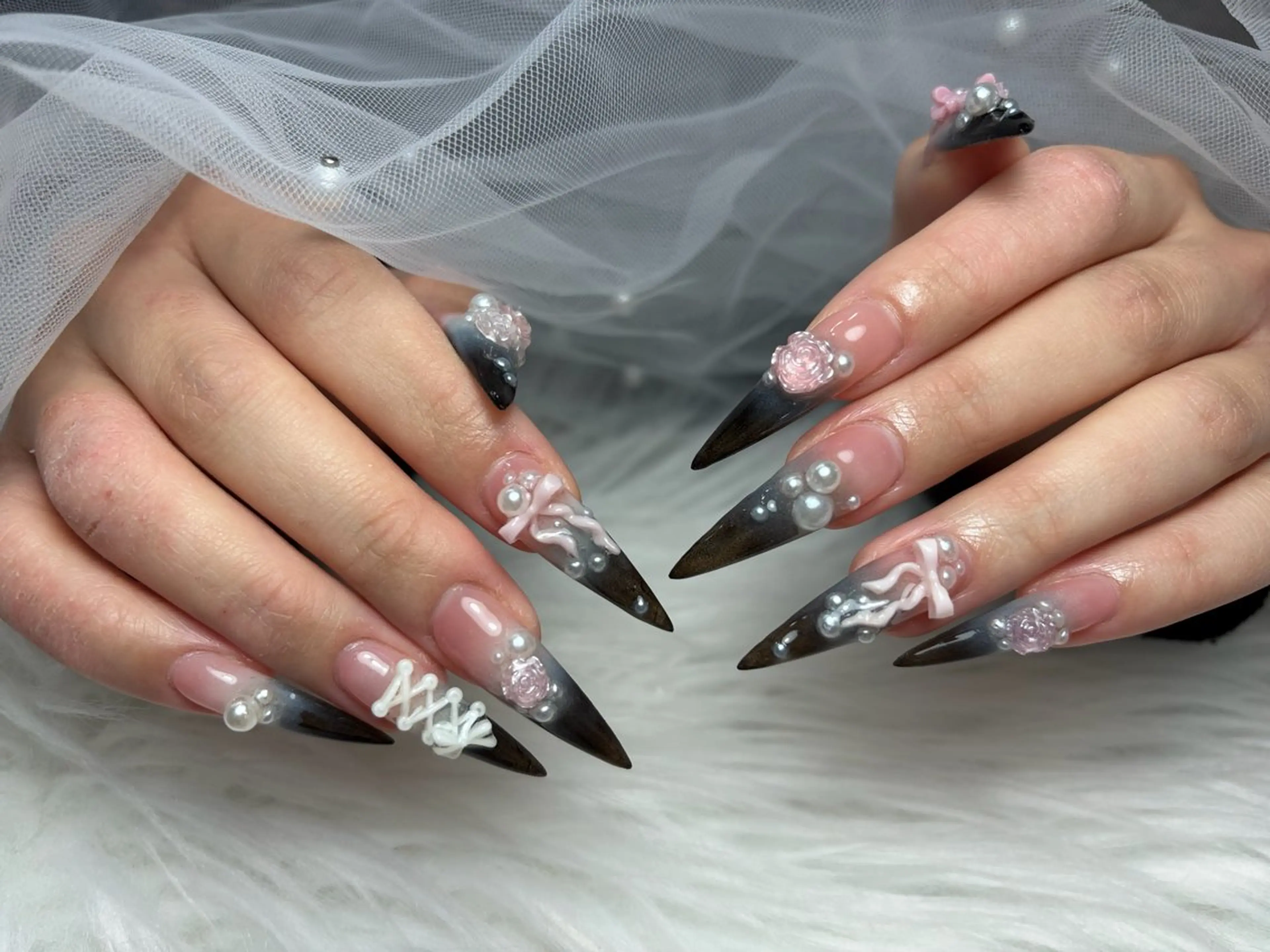 ネイル アートネイル 長さ出し ジェルネイル 韓国ネイル マグネットネイル ハンドネイル Cloudy Chan Nailのネイルデザイン