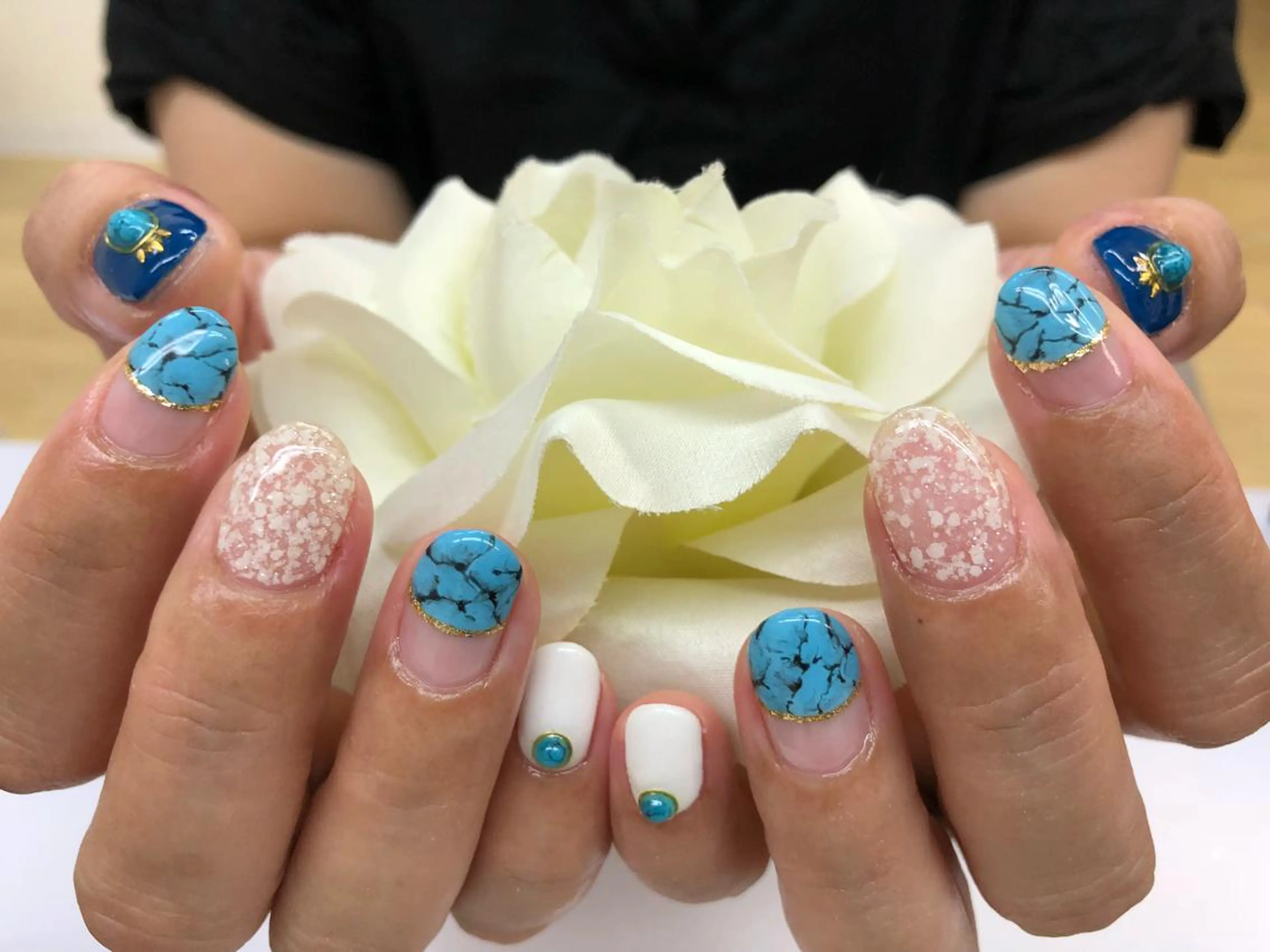 ネイル esNail&eye イーズネイル＆アイのネイルデザイン