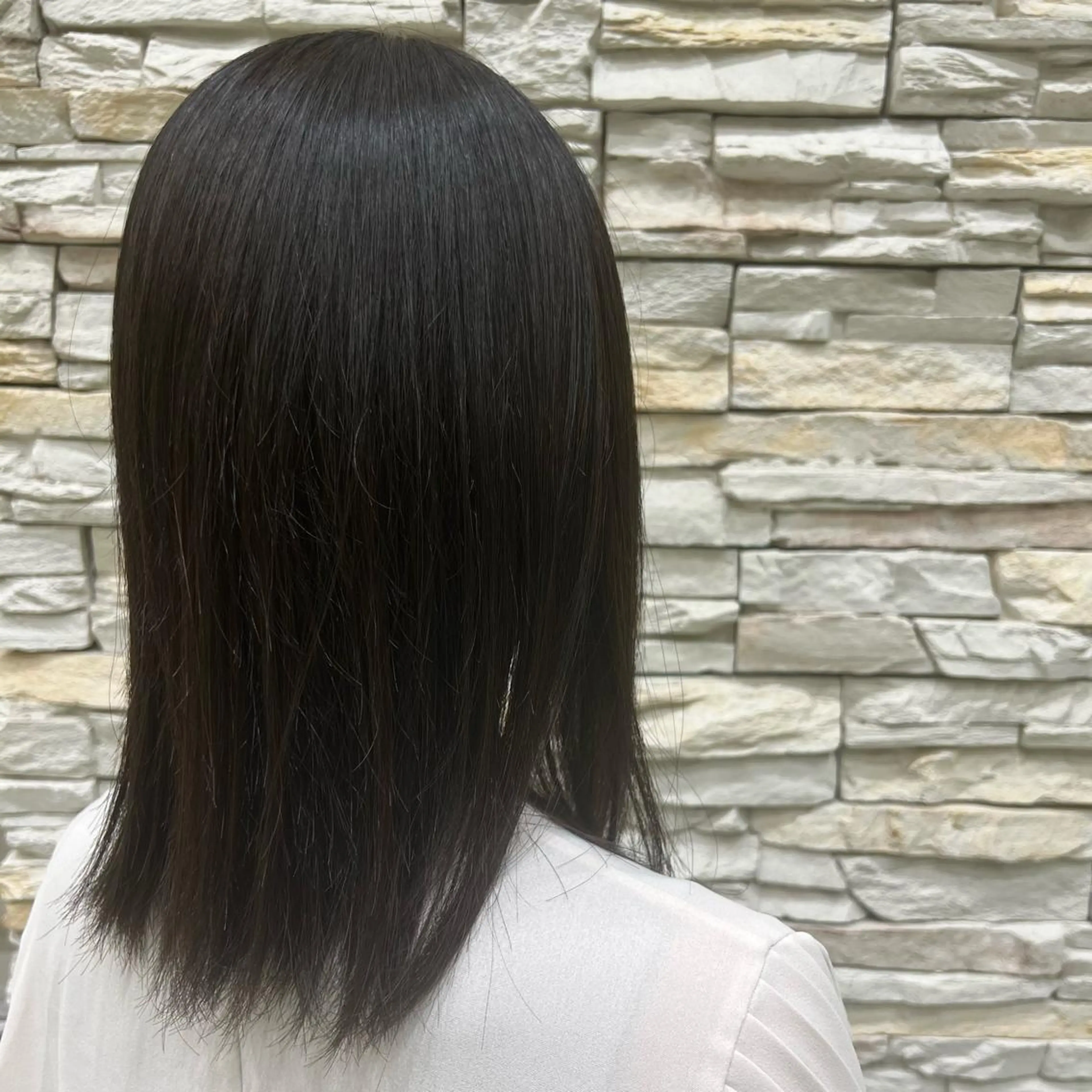 ミディアム ハイトーン／透明感 カラー Mioのヘアスタイル