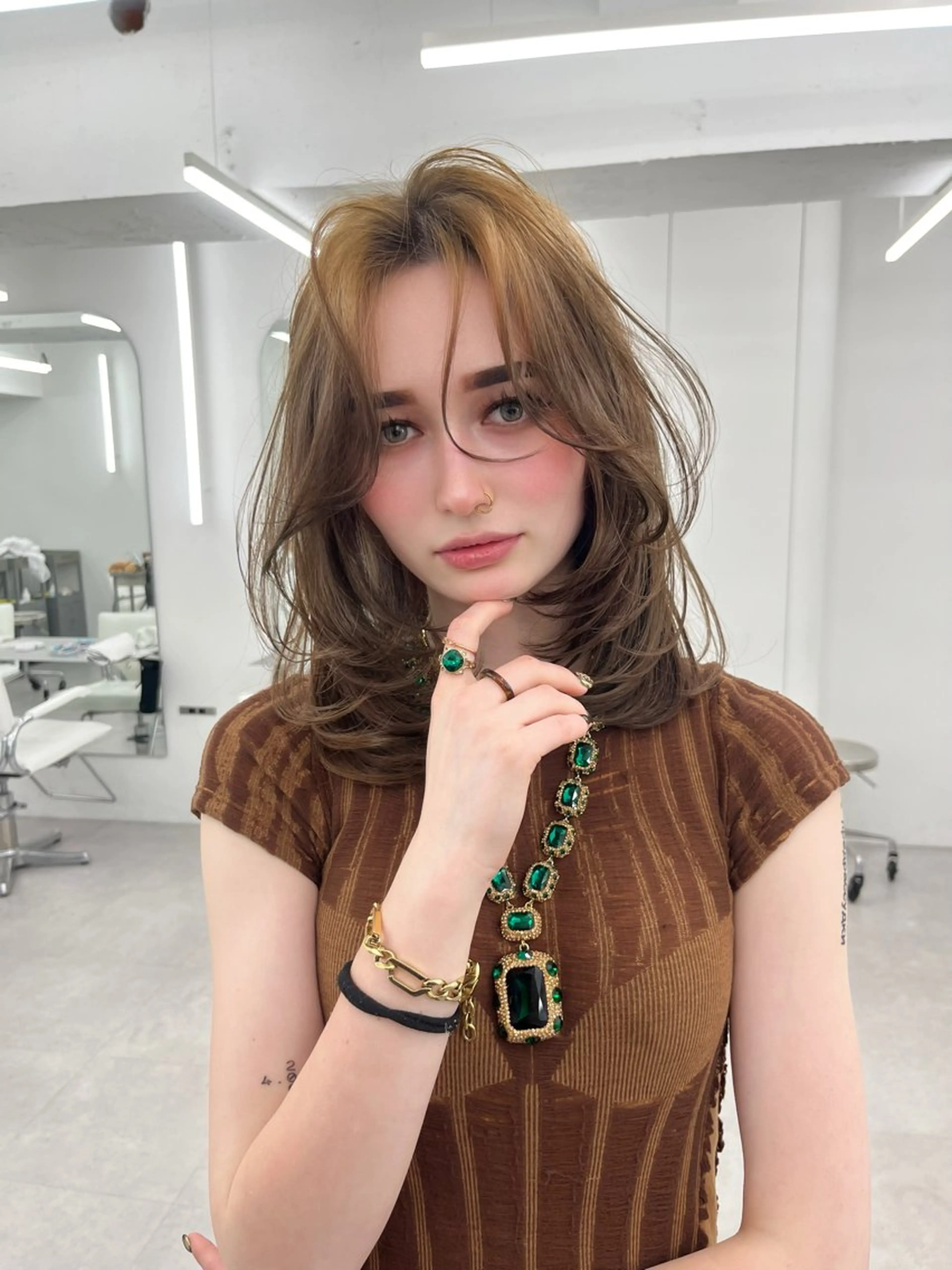セミロング カラー ベージュカラー ブリーチ 透明感カラー ブリーチなしカラー オリーブカラー 透明感カラー✨🩵 韓国ヘアkanatoのヘアスタイル