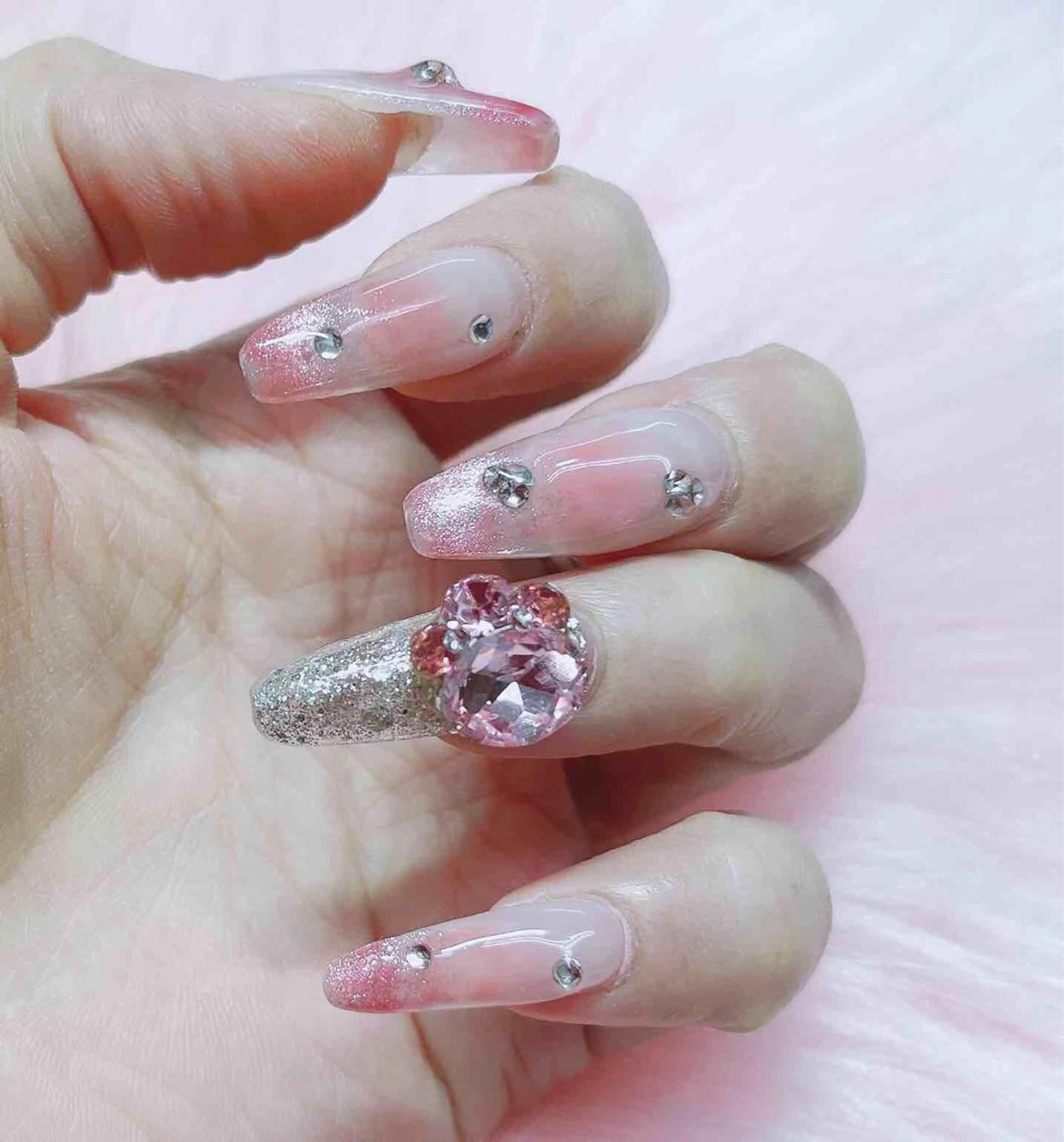 ネイル ハンドネイル MoonNail ユリ🌸のネイルデザイン