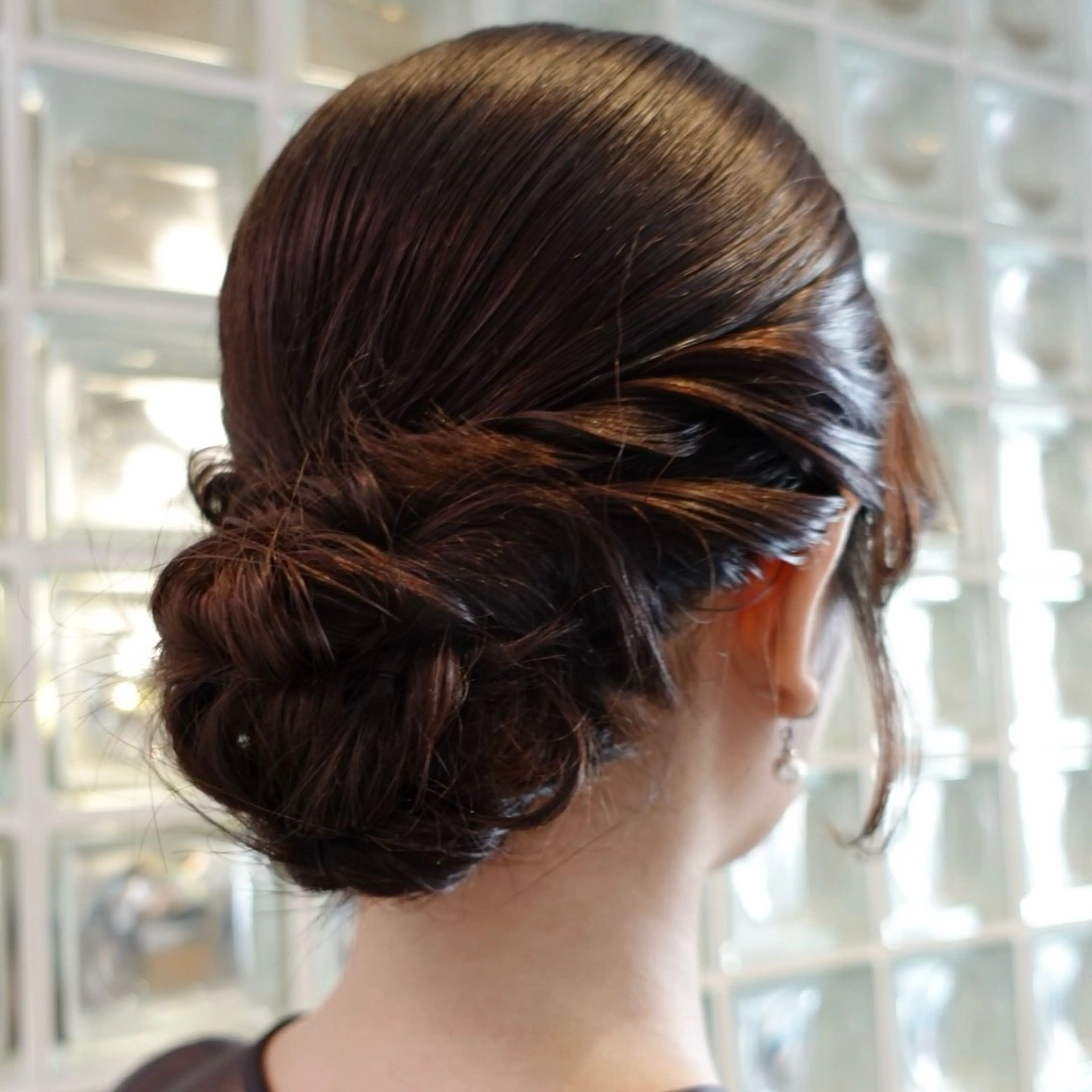 セミロング ヘアアレンジ 結婚式・ブライダル 卒業式のヘアスタイル ヘアセット 🌐サトウ リョウ🌐のヘアスタイル