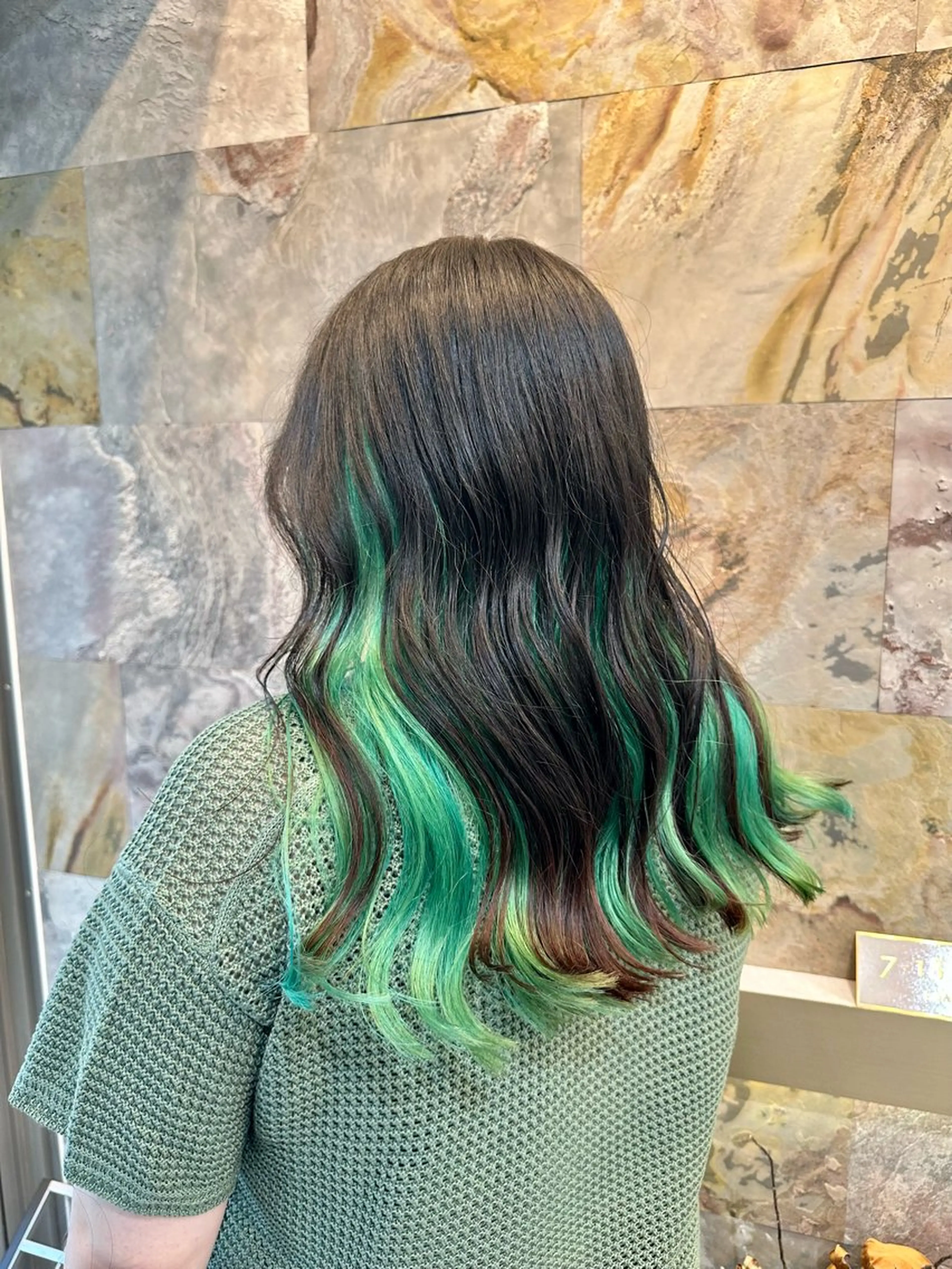 ロング カラー ブリーチ ヘアカラー トリートメント LOA uraraのヘアスタイル