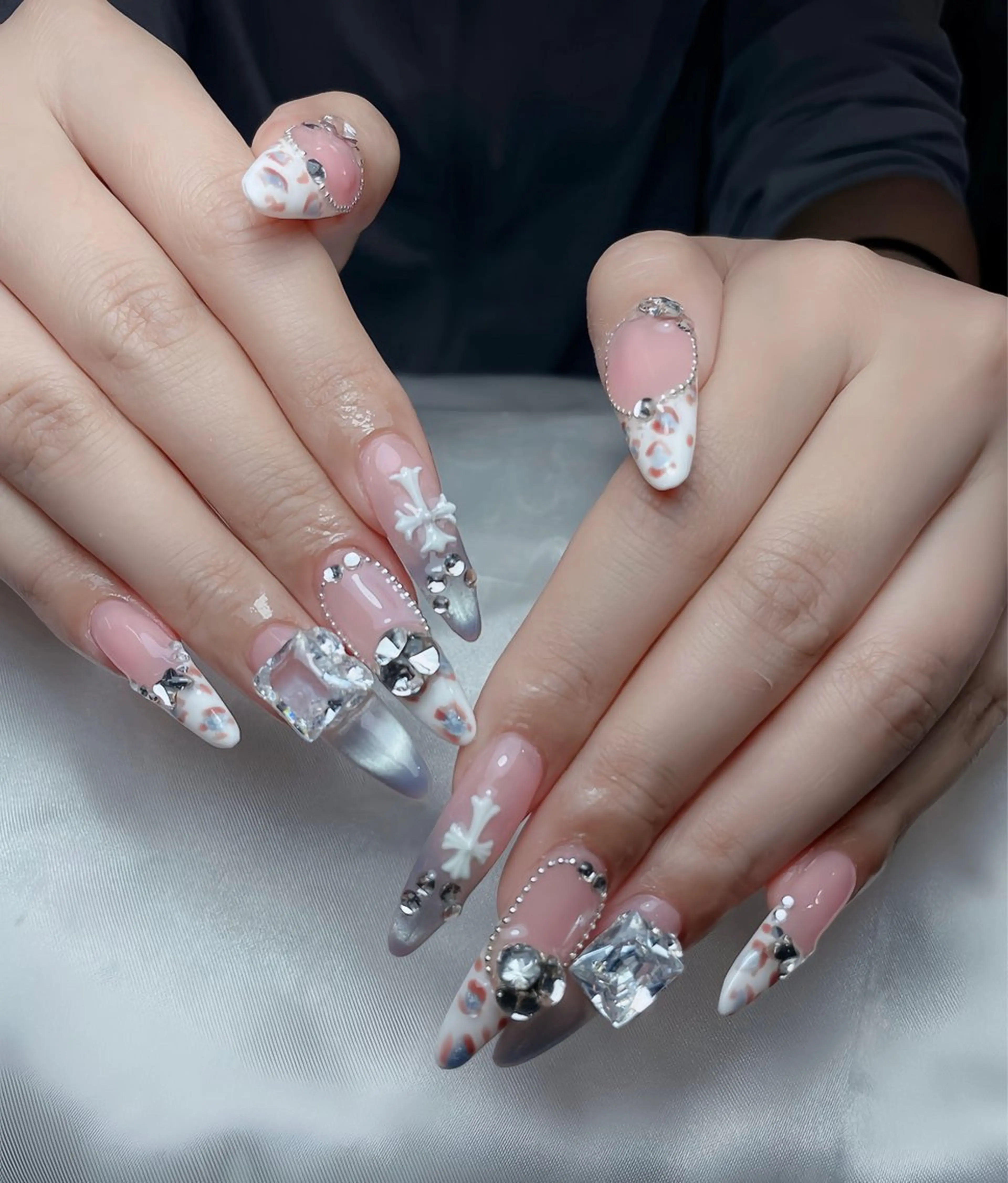 ネイル アートネイル チークネイル ジェルネイル ロングネイル マグネットネイル ハンドネイル Rin Nail 新大久保店のネイルデザイン