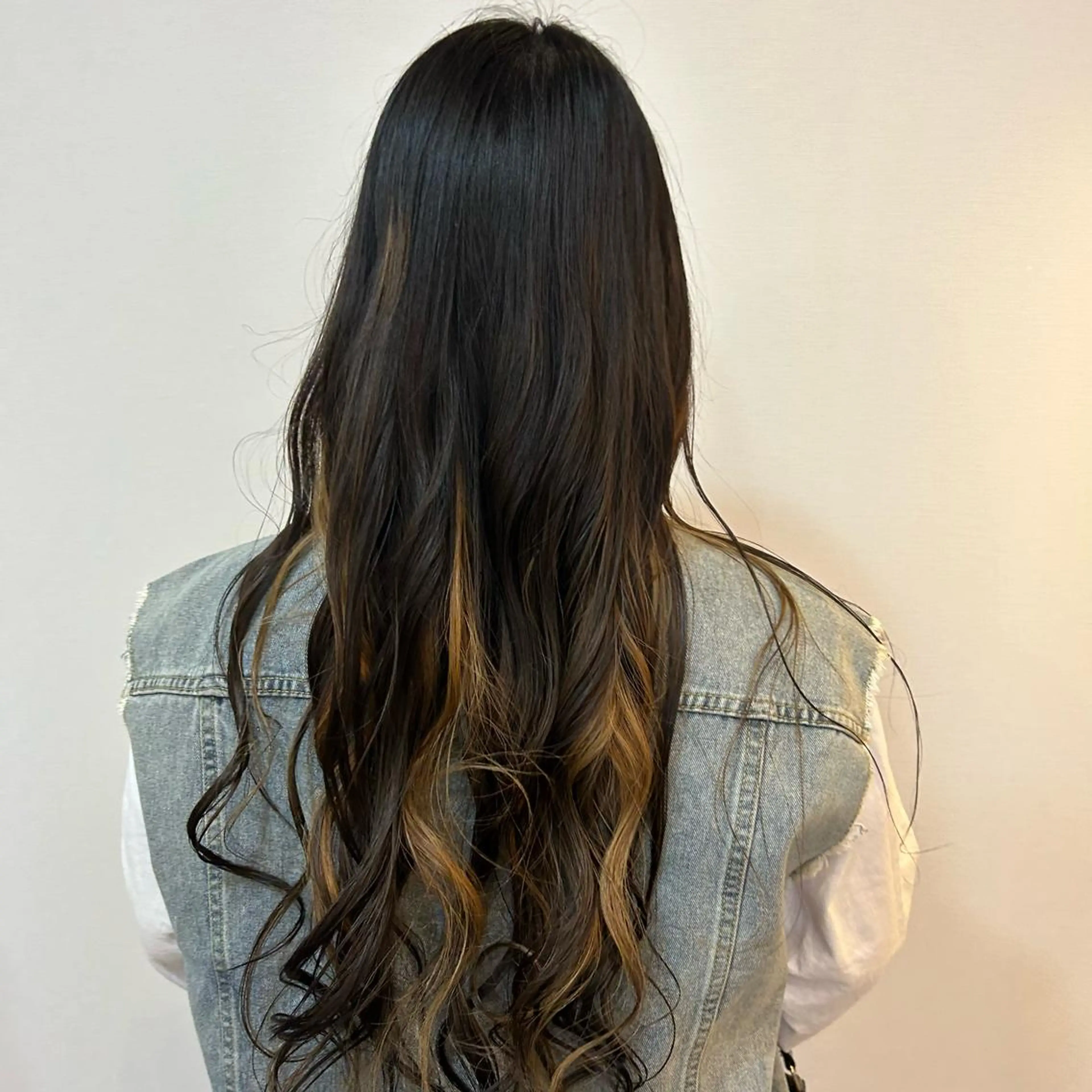 ロング カラー 土佐 凪紗のヘアスタイル