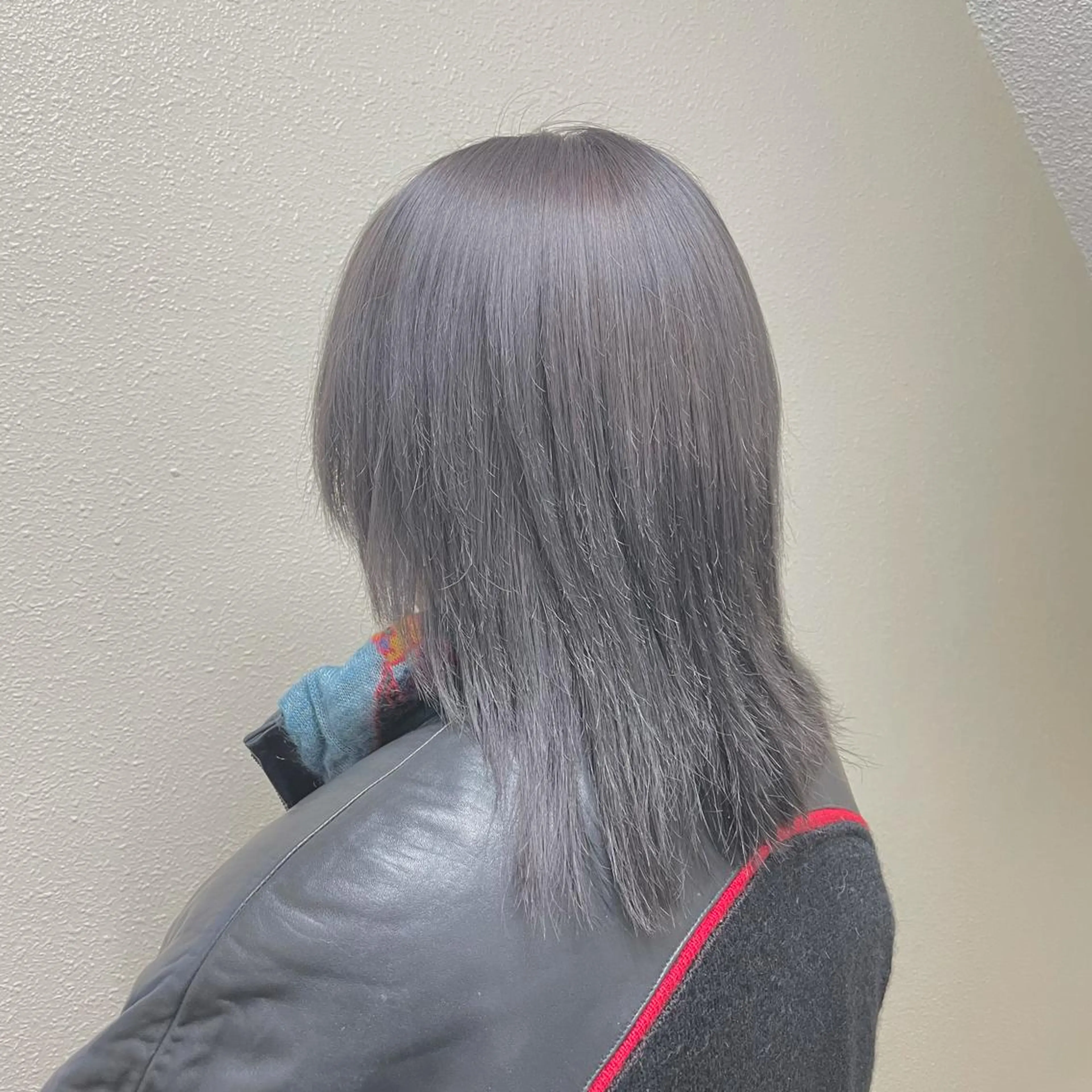 ミディアム カラー パーマ ヘアアレンジ メンズ キッズ ネイル マツエク・マツパ メンズブリーチ メンズハイライト メンズインナーカラー メンズ韓国風 アディクシーカラー ヘアカラー トリートメント ヘアセット 切りっぱなしヘアボブ ミディアムヘアRYOのヘアスタイル