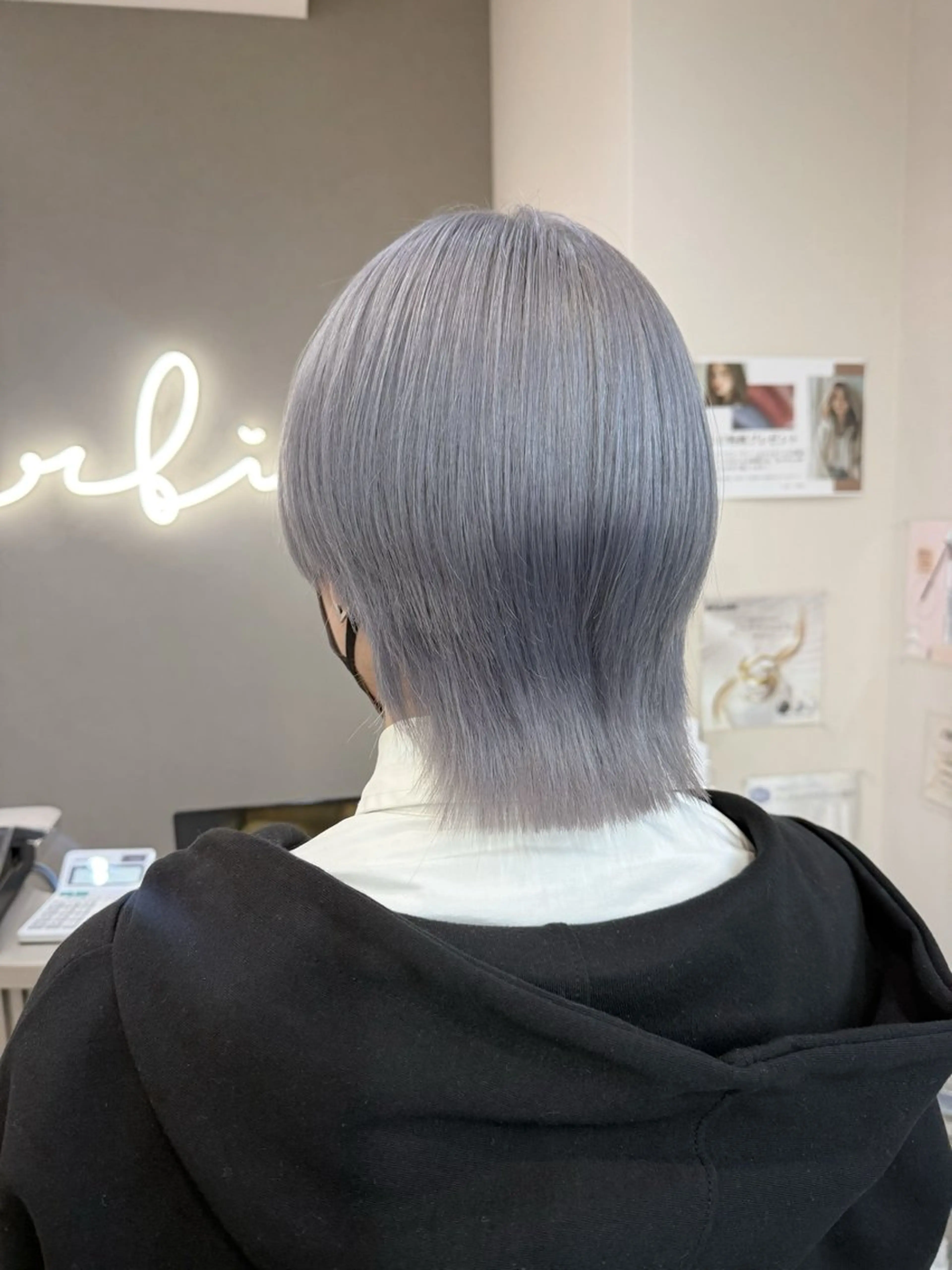 ショート カット ヘアカラー ハイトーン×艶カラー 🤍MIZUKIのヘアスタイル