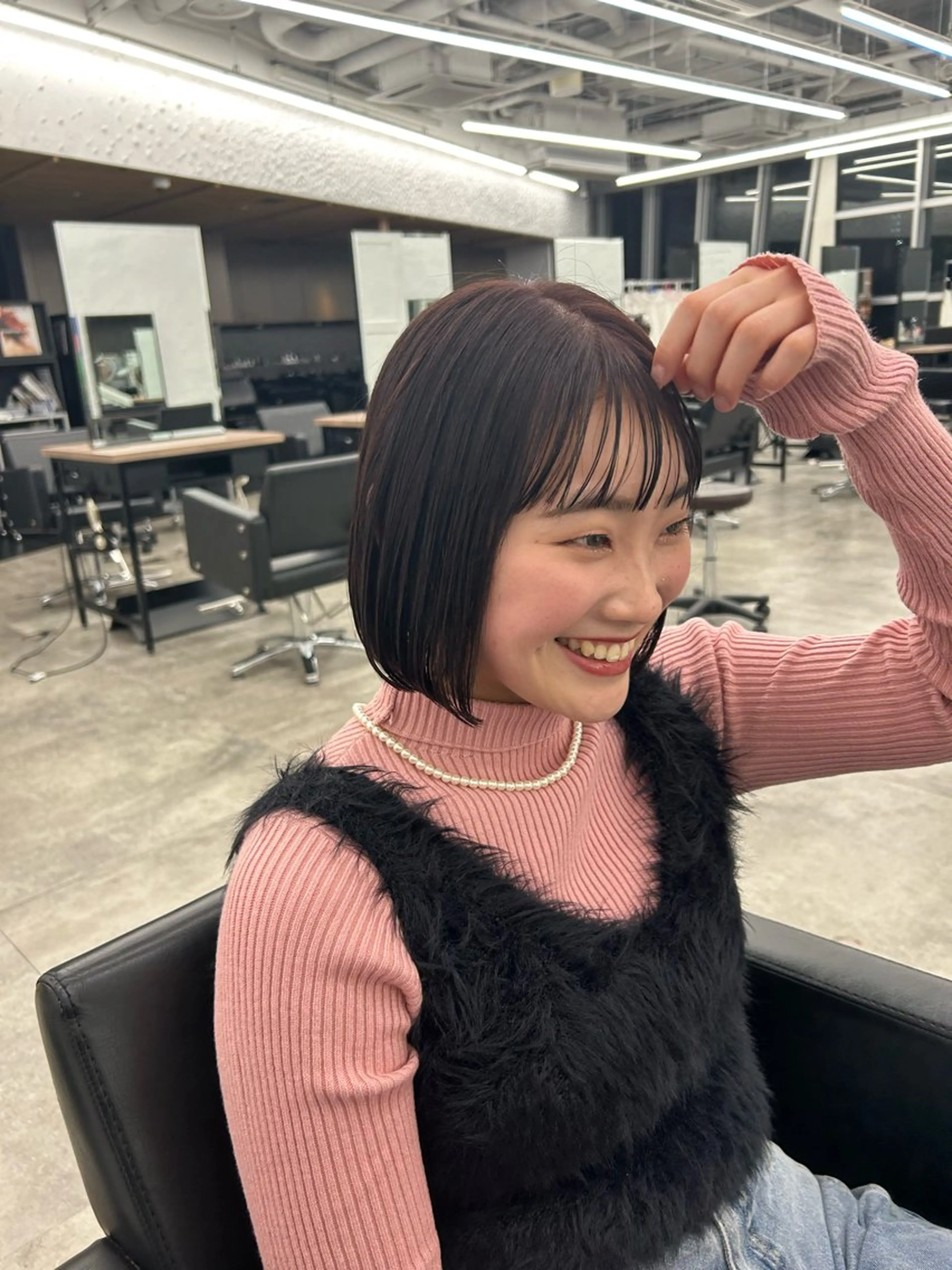 ショート カラー レイヤー/ボブ/透明 感カラー/佐藤奈由のヘアスタイル