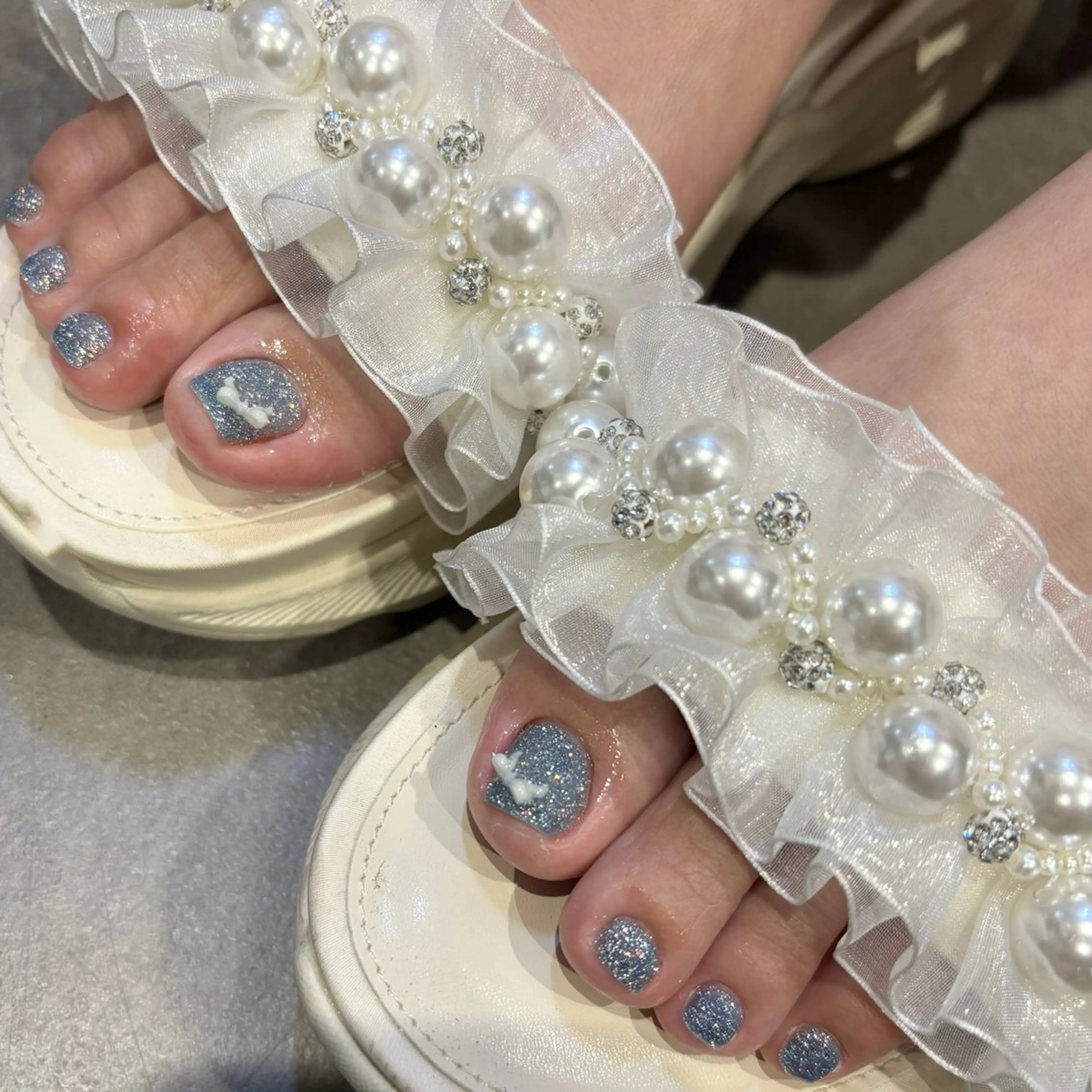 ネイル フラッシュネイル フットネイル キラキラネイル AKANE 🧴のネイルデザイン