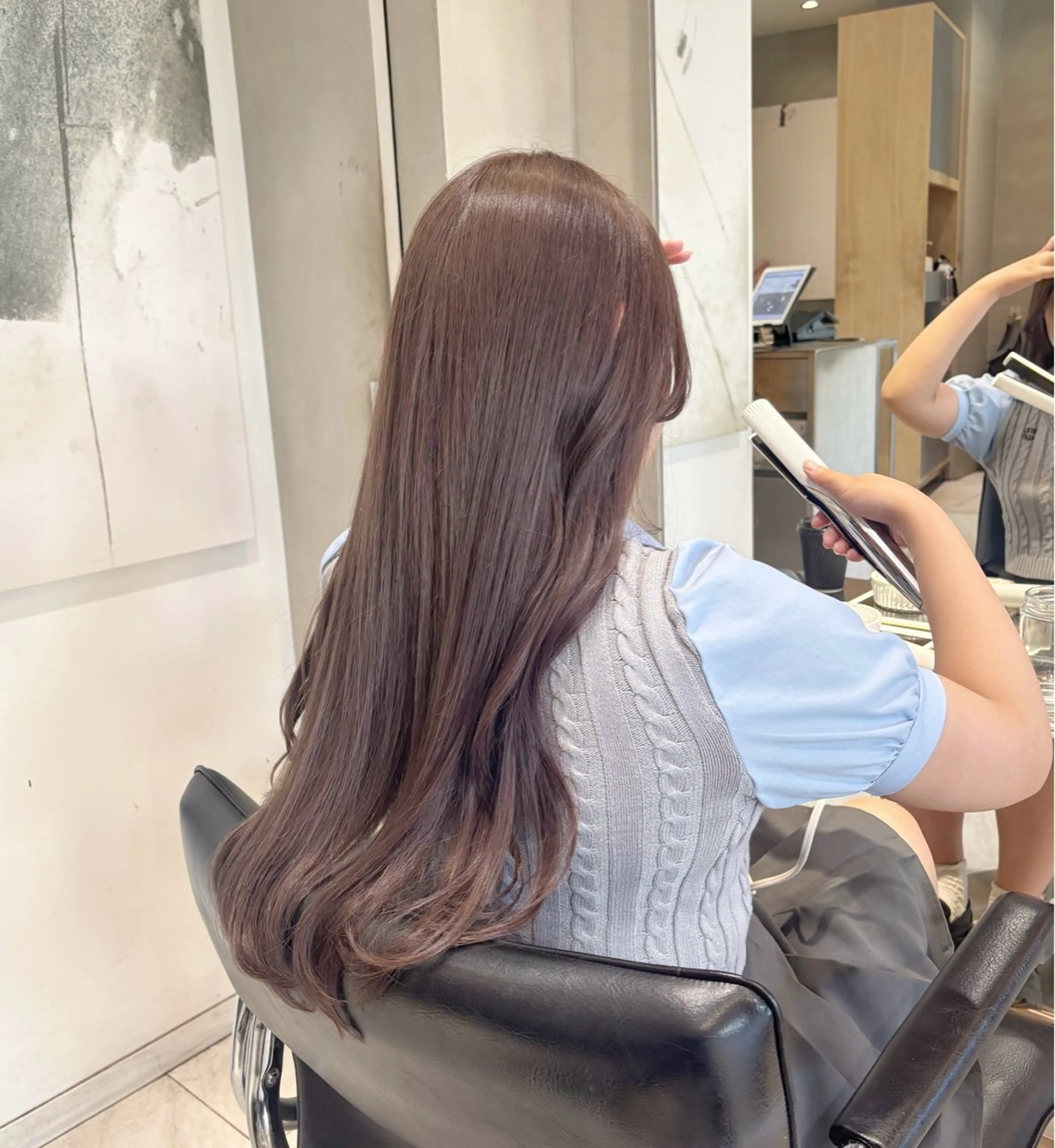 ロング カラー ヘアアレンジ ブリーチ グレージュ ミルクティーグレージュ ヘアカラー トリートメント ヘアセット 艶髪/レイヤーカット 🐣misakiのヘアスタイル