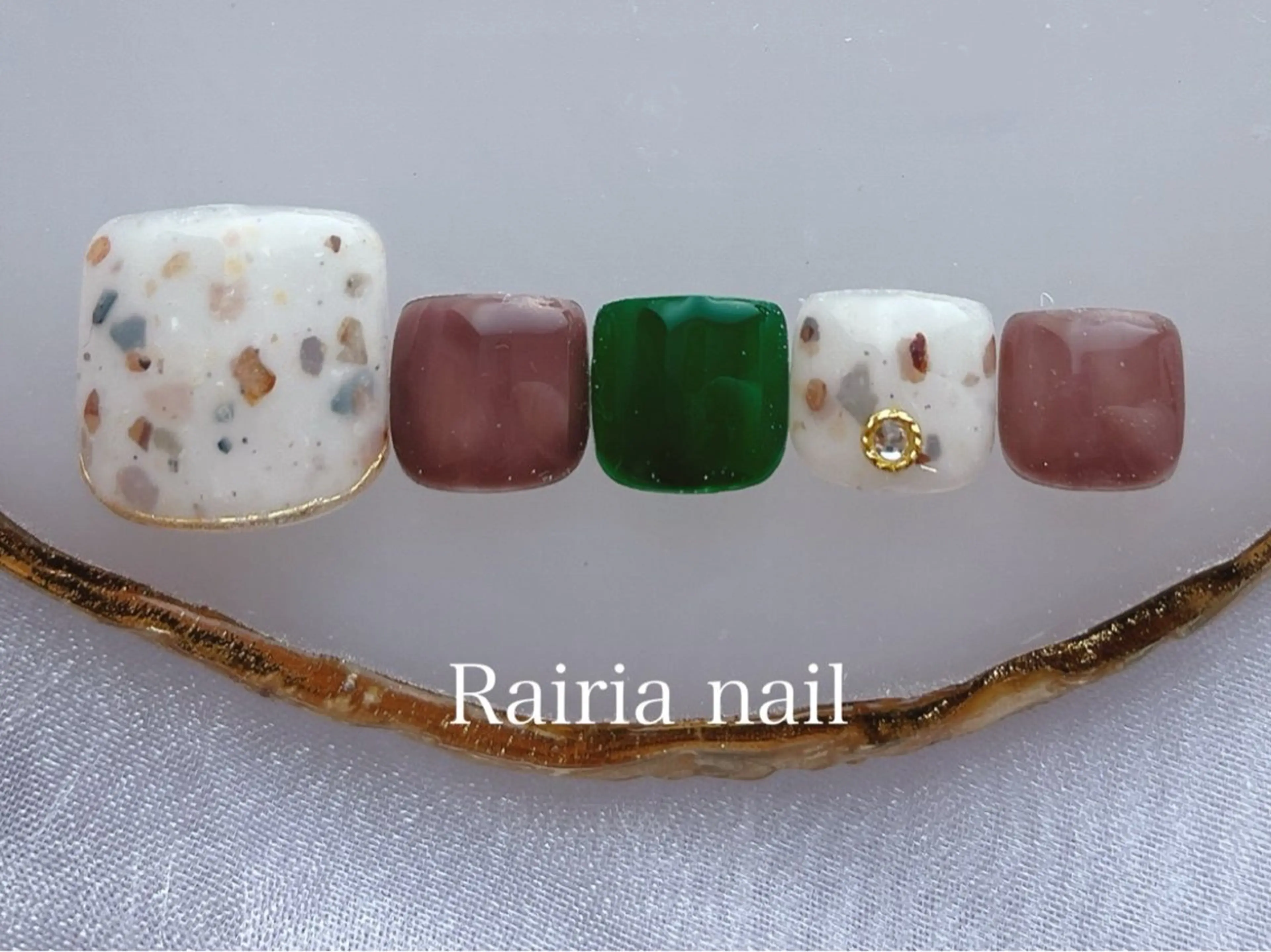 ネイル フットネイル ジェルネイル マグネットネイル オフィスネイル ワンカラーネイル 🤍CRISTA yui🤍のネイルデザイン