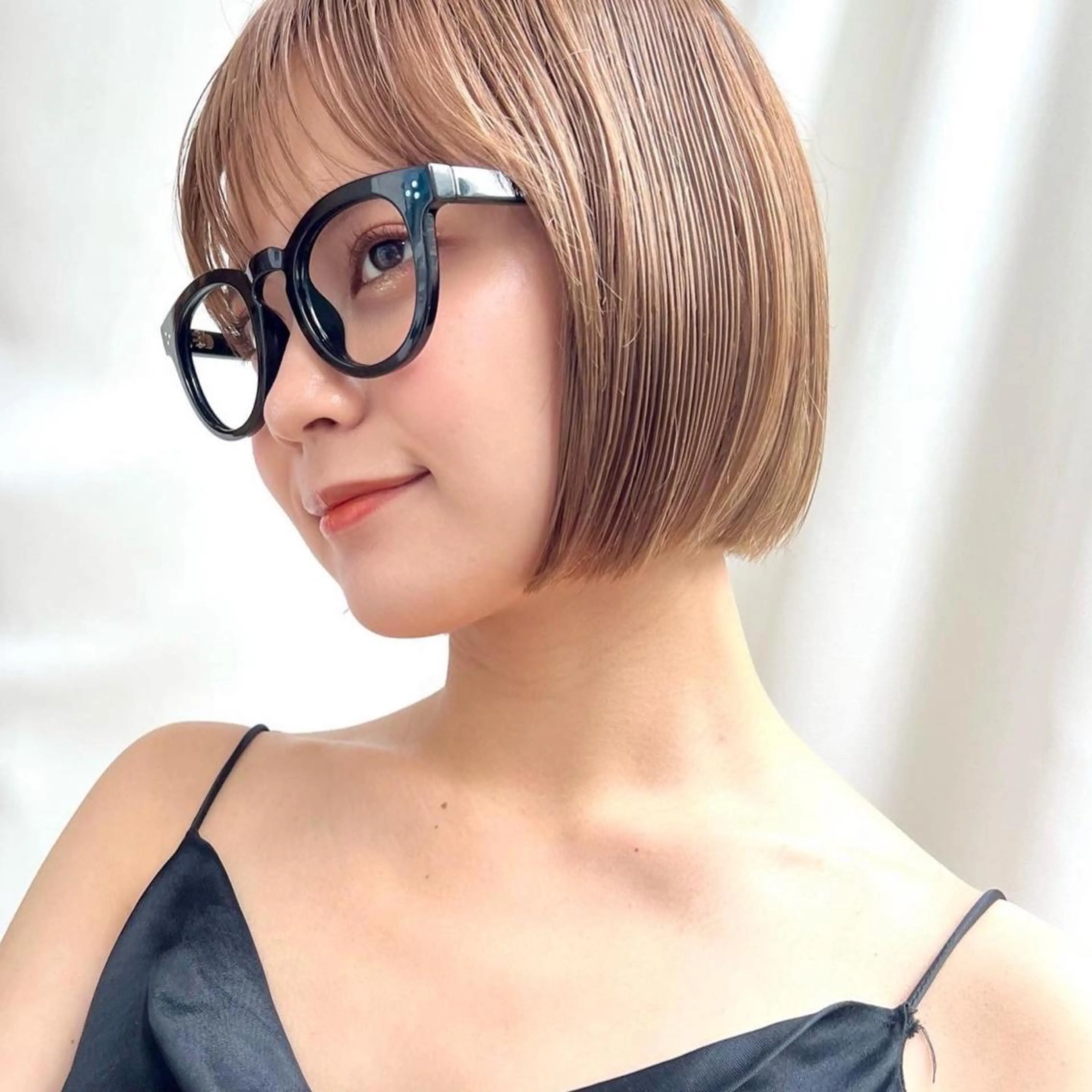 ミディアム カラー ベージュカラー 透明感カラー グレージュ ボブ カット ヘアカラー トリートメント レイヤー専門家 ダブルカラー修のヘアスタイル