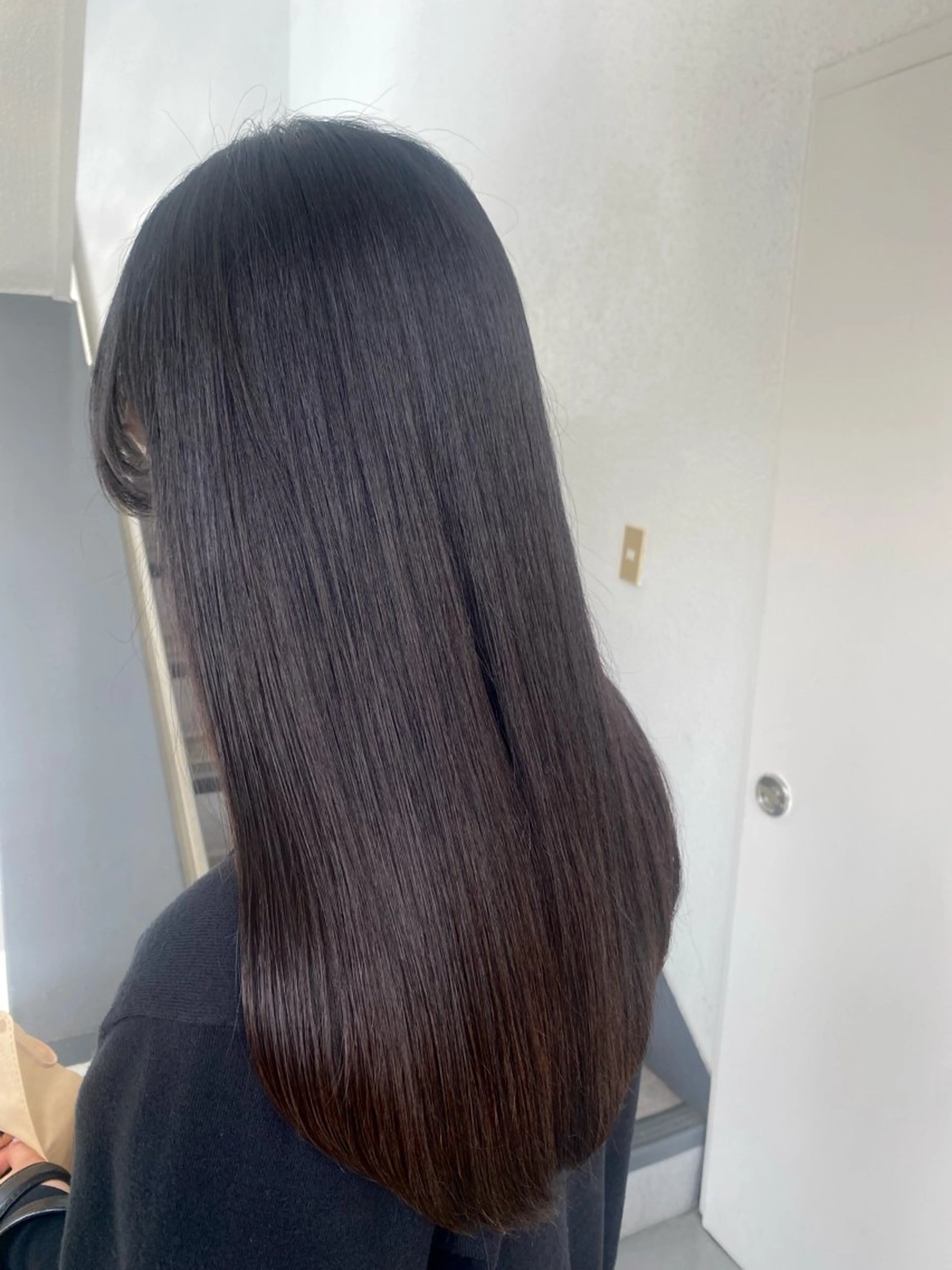 ロング ケアストレート ハナシロミサキのヘアスタイル