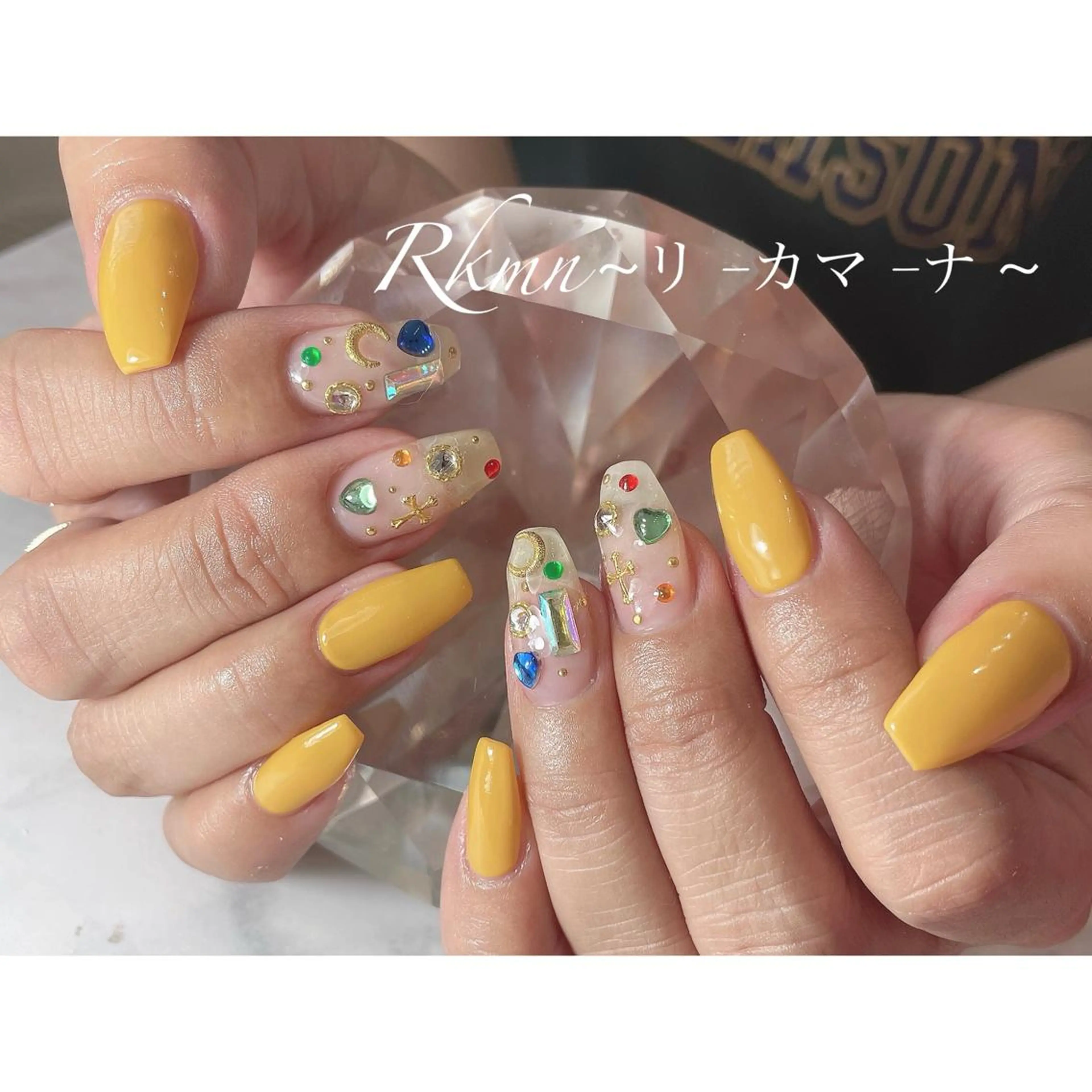 ネイル アートネイル 春ネイル ストーンネイル 黄色 ハンドネイル フットネイル ハンドケア Rkmn ~リ-カマ-ナ~のネイルデザイン