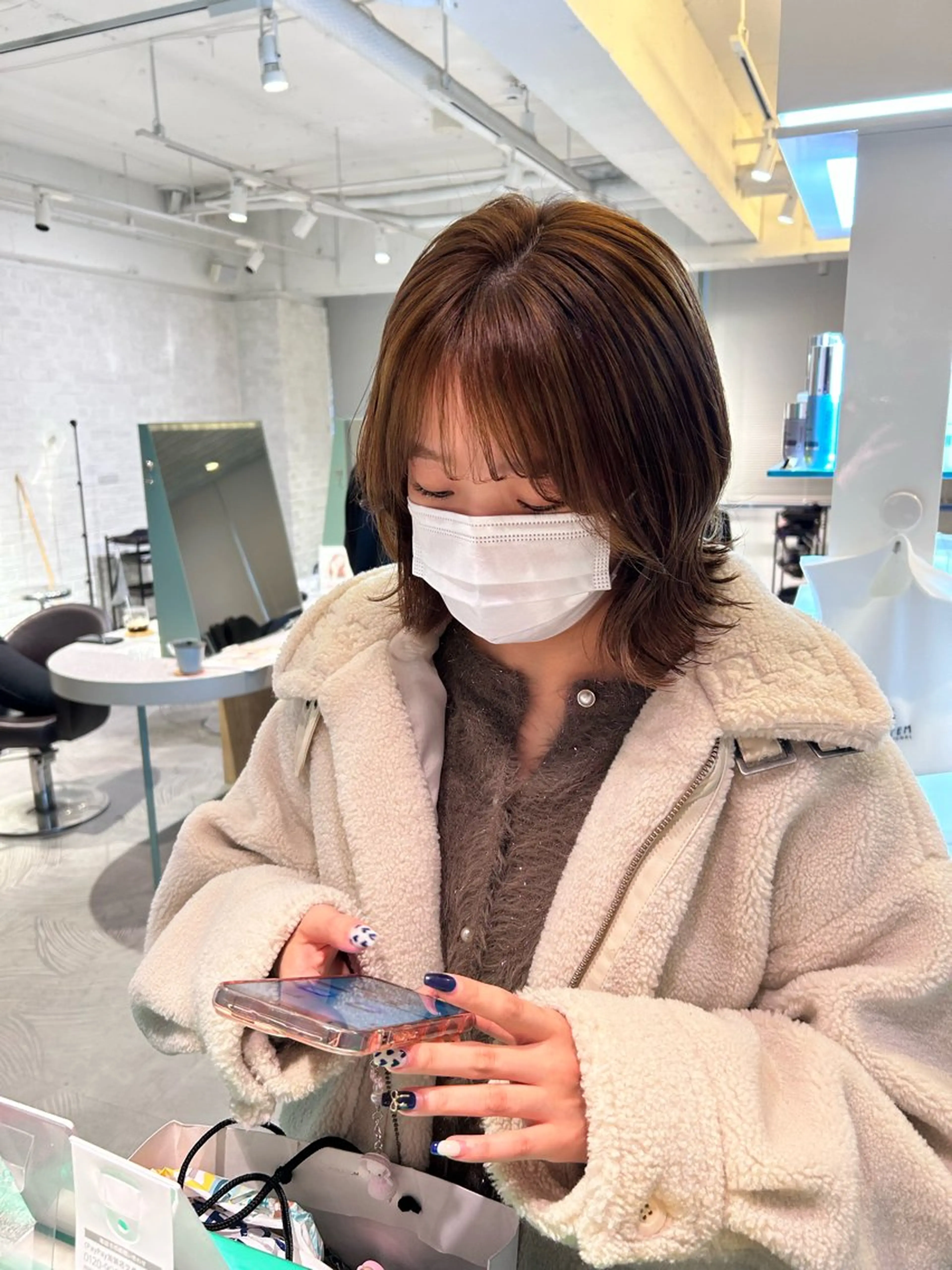 ショート ボブ 外ハネヘア 縮毛矯正 カット ヘアカラー 宮川 あかりのヘアスタイル