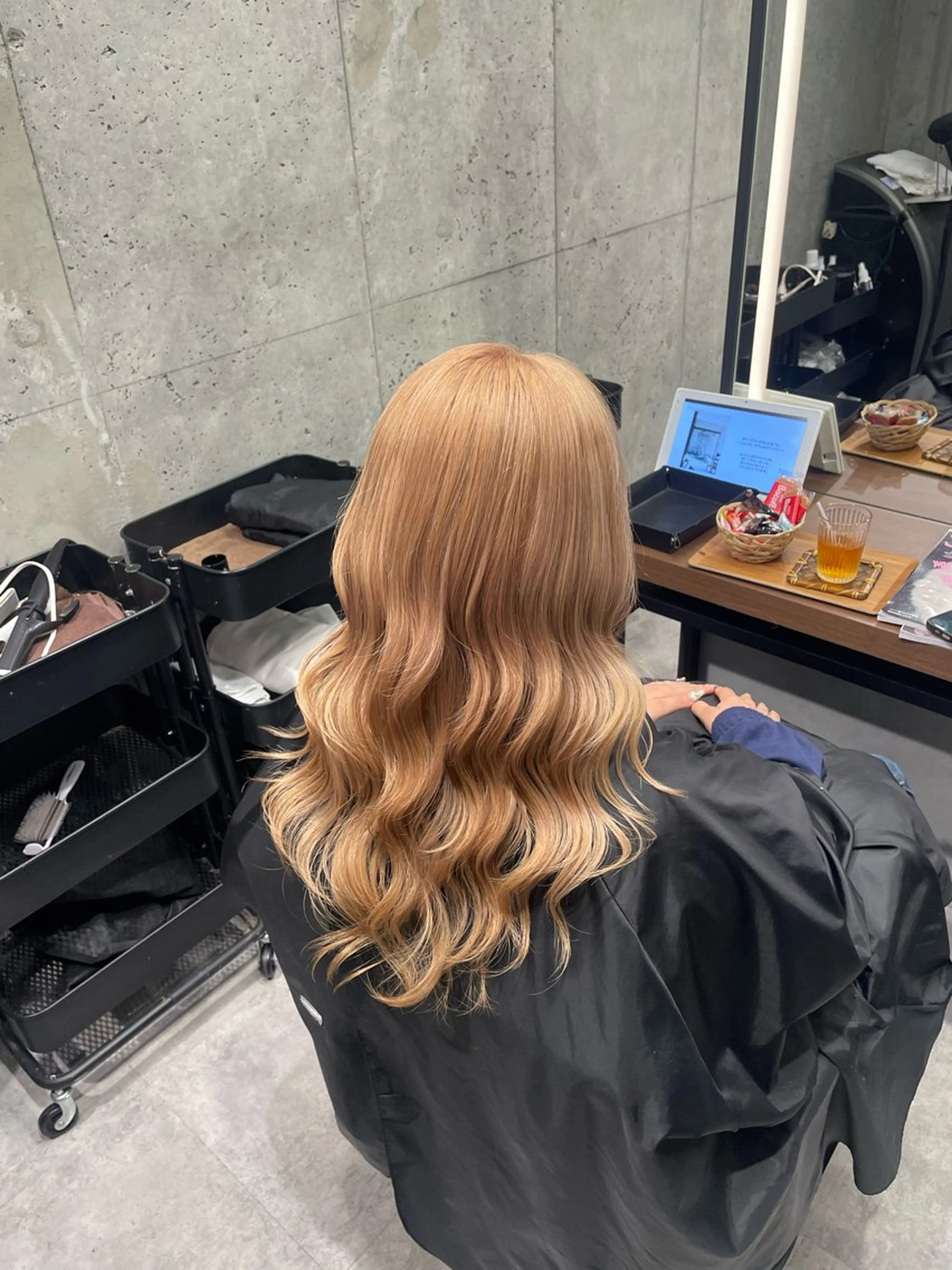 ロング カラー ブリーチ ハイトーンカラー ヘアカラー 暖色/ハイトーン/ カラー/HBLのヘアスタイル