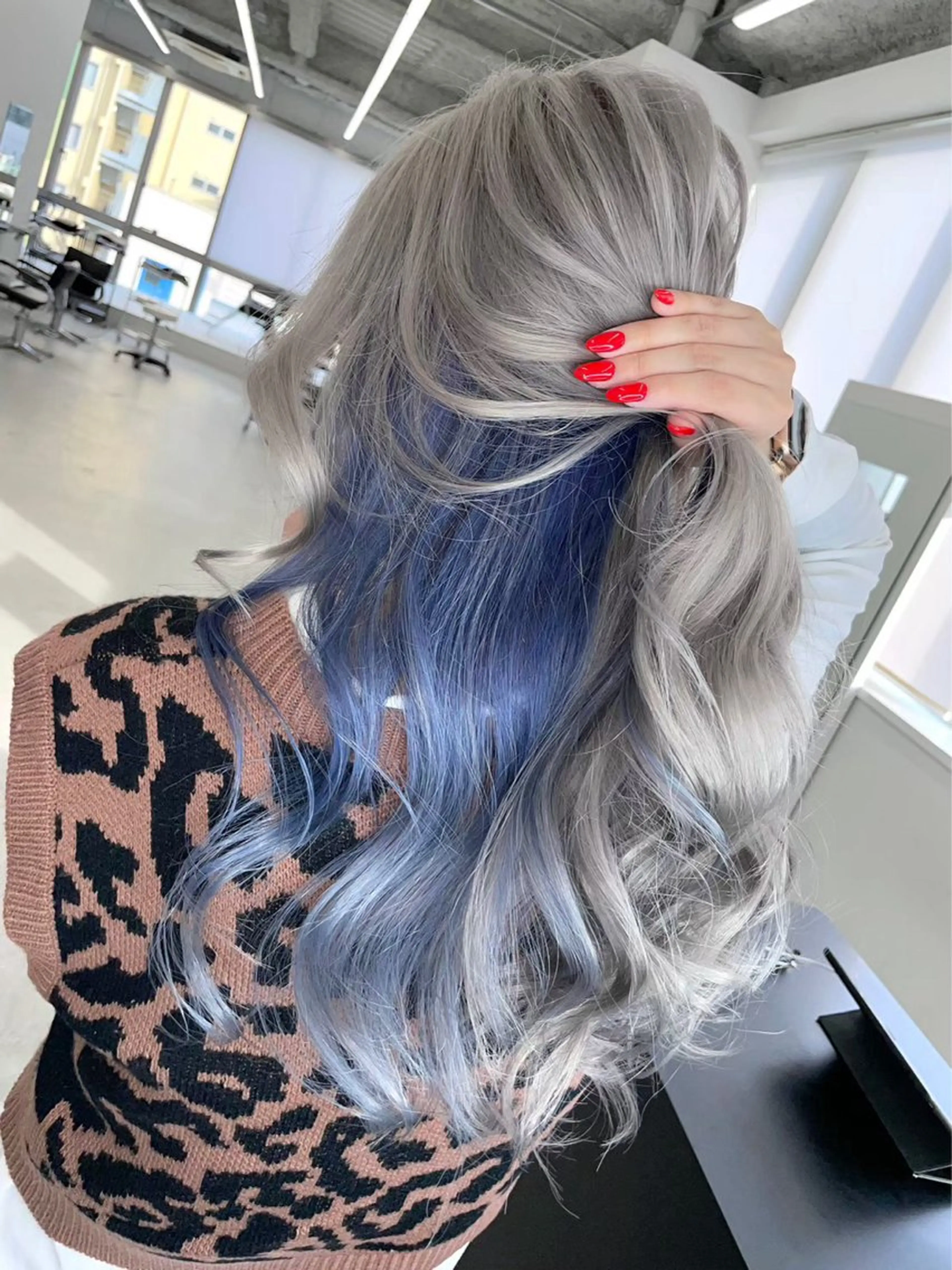 ロング カラー ブリーチ インナーカラー 齋藤 梨乃のヘアスタイル