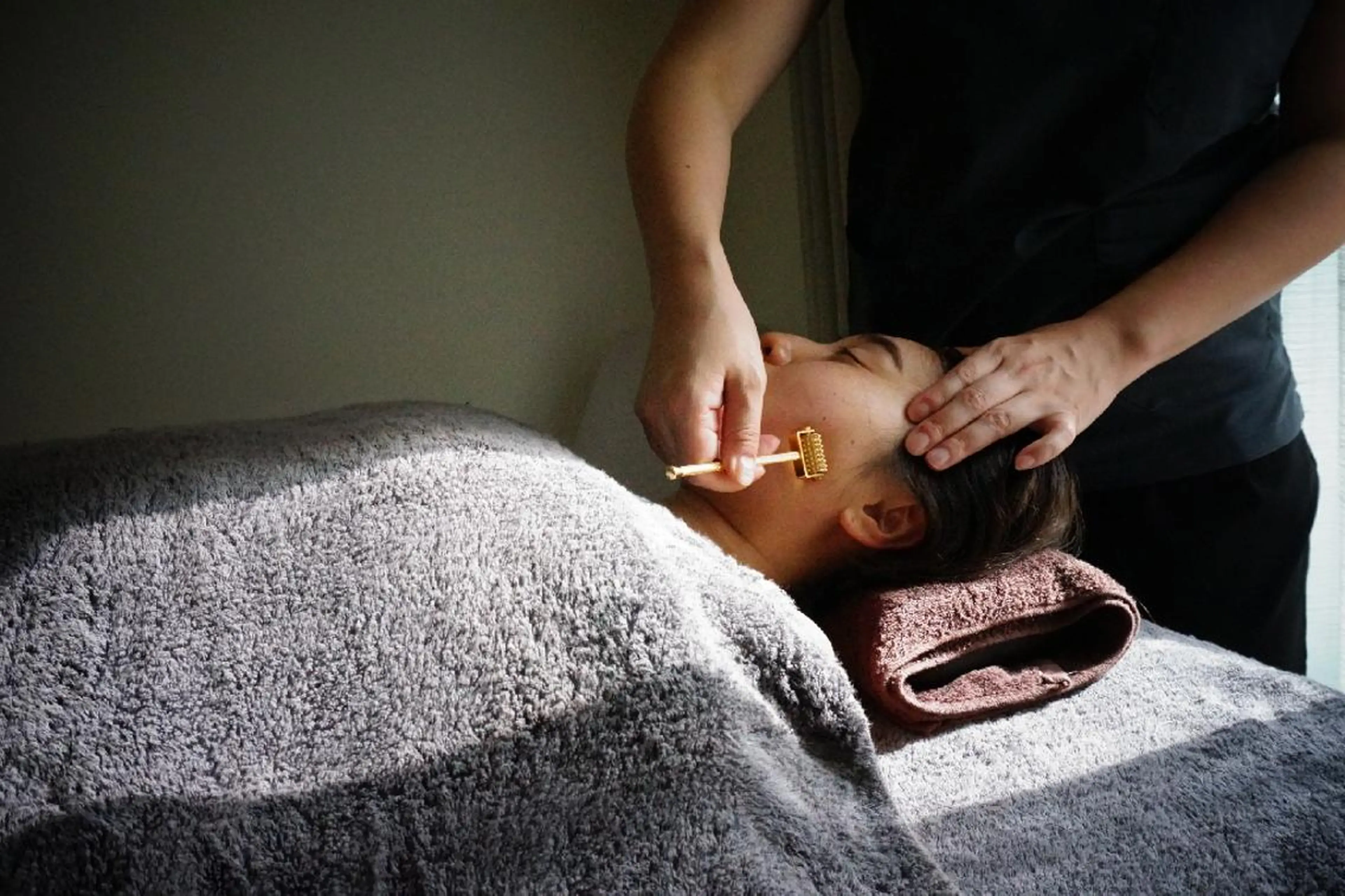 即効⚡小顔美容鍼🪡 むくみたるみ脂肪解消のエステ・リラクイメージ