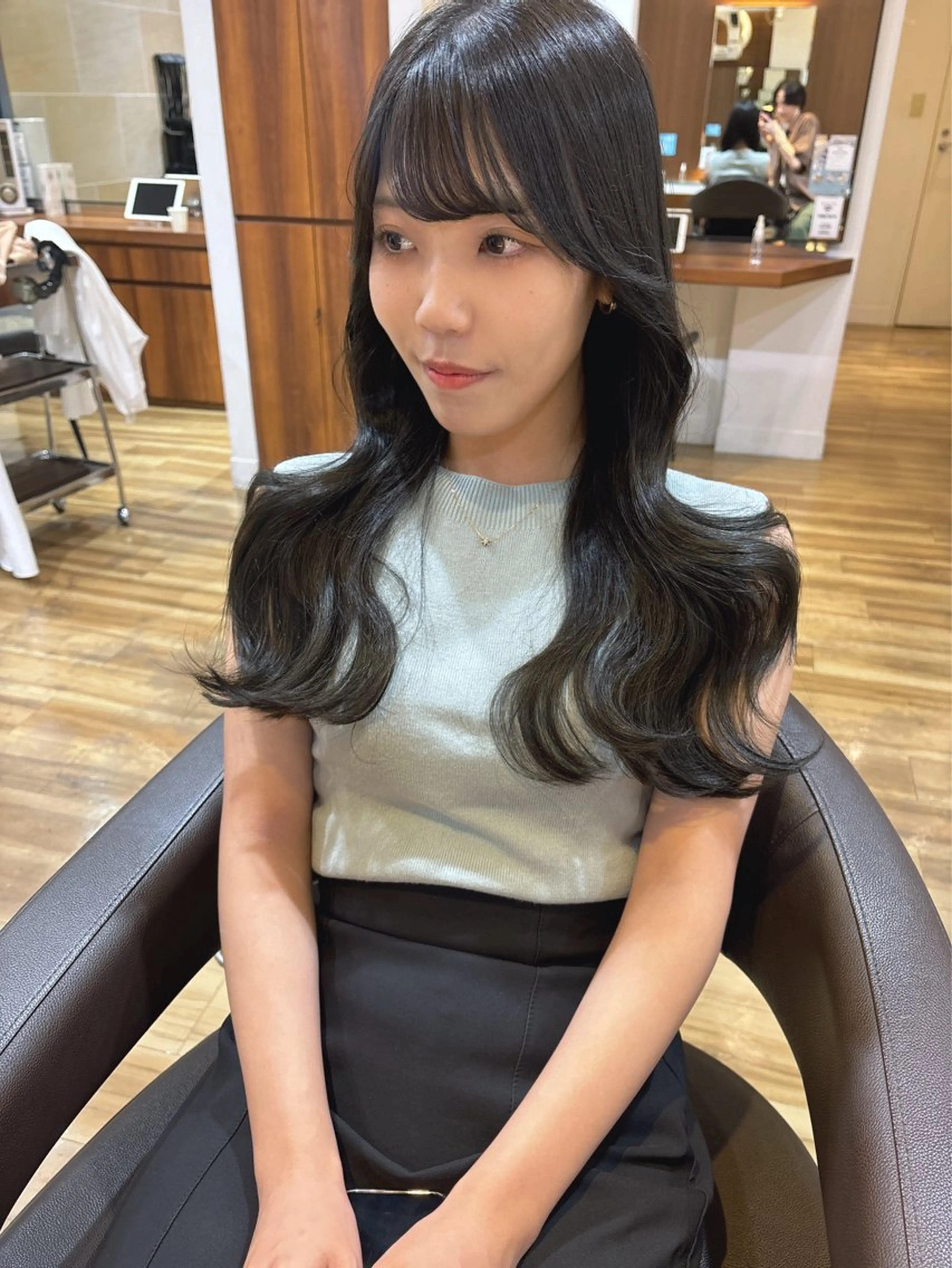 ロング カラー グレージュ オリーブグレージュ オリーブグレー カット ヘアカラー トリートメント レイヤーカット /透明感/千葉怜寿のヘアスタイル