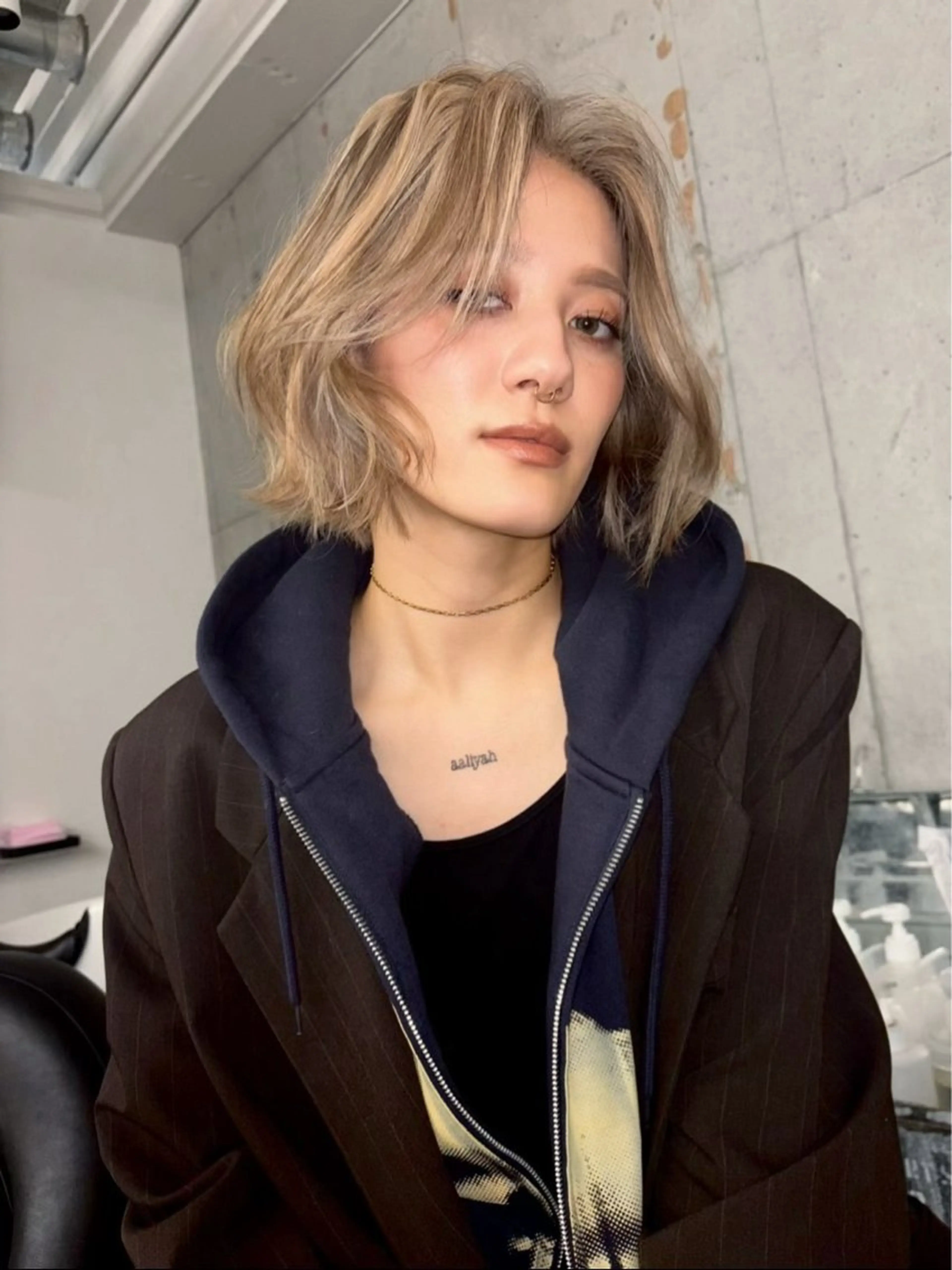 ミディアム カラー シールエクステ ブリーチ 透明感カラー デザインカラー ハイトーンカラー SITY. 🦋mamiya🦋のヘアスタイル