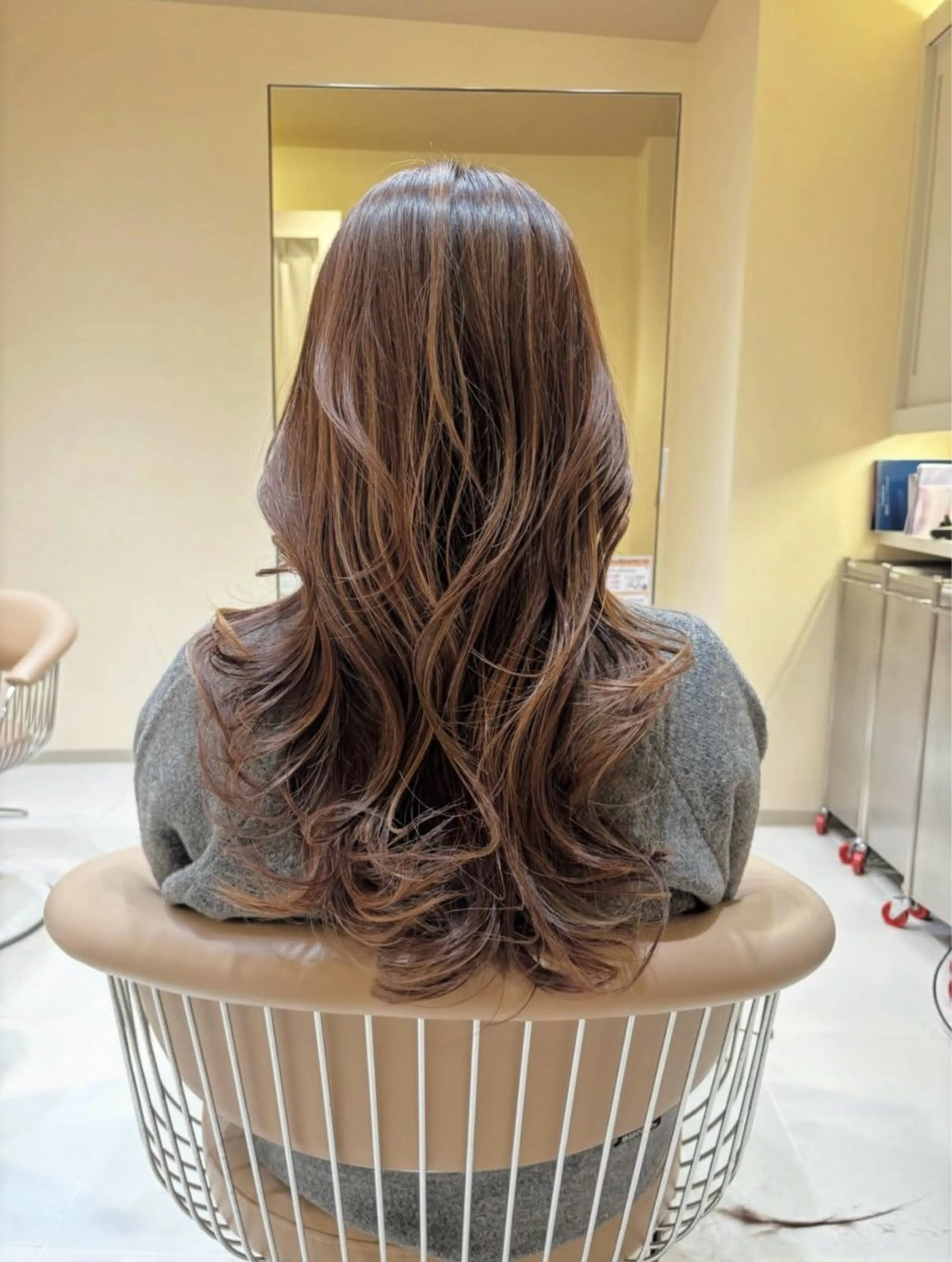 ロング パーマ Ｈａｉｒ’ｓ Ｇａｌｌeｒｙ所属・コテ巻きパーマ 阪上 沙織のヘアスタイル