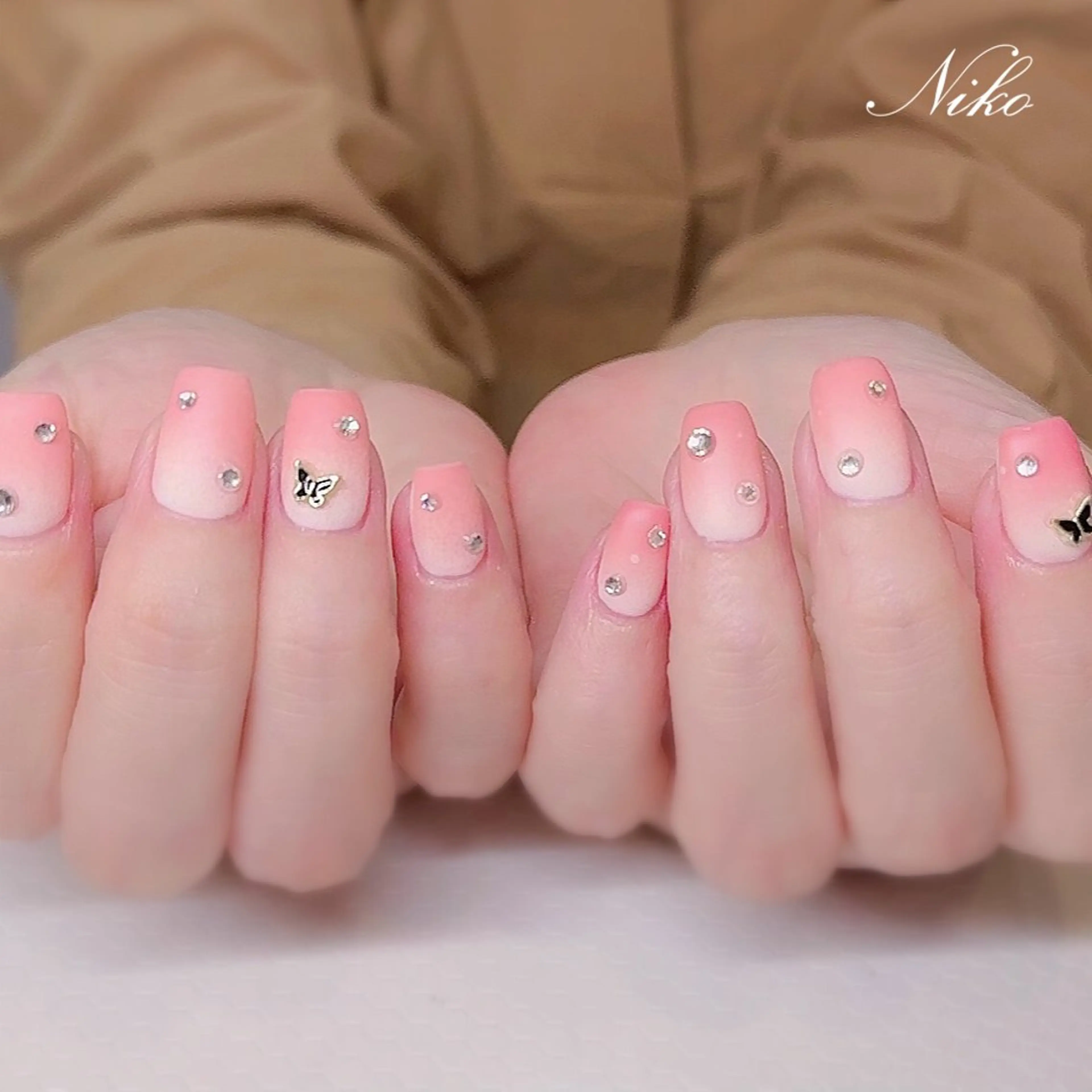 ネイル チークネイル 長さ出し フラッシュネイル フットネイル フレンチネイル Niko nailサロンのネイルデザイン