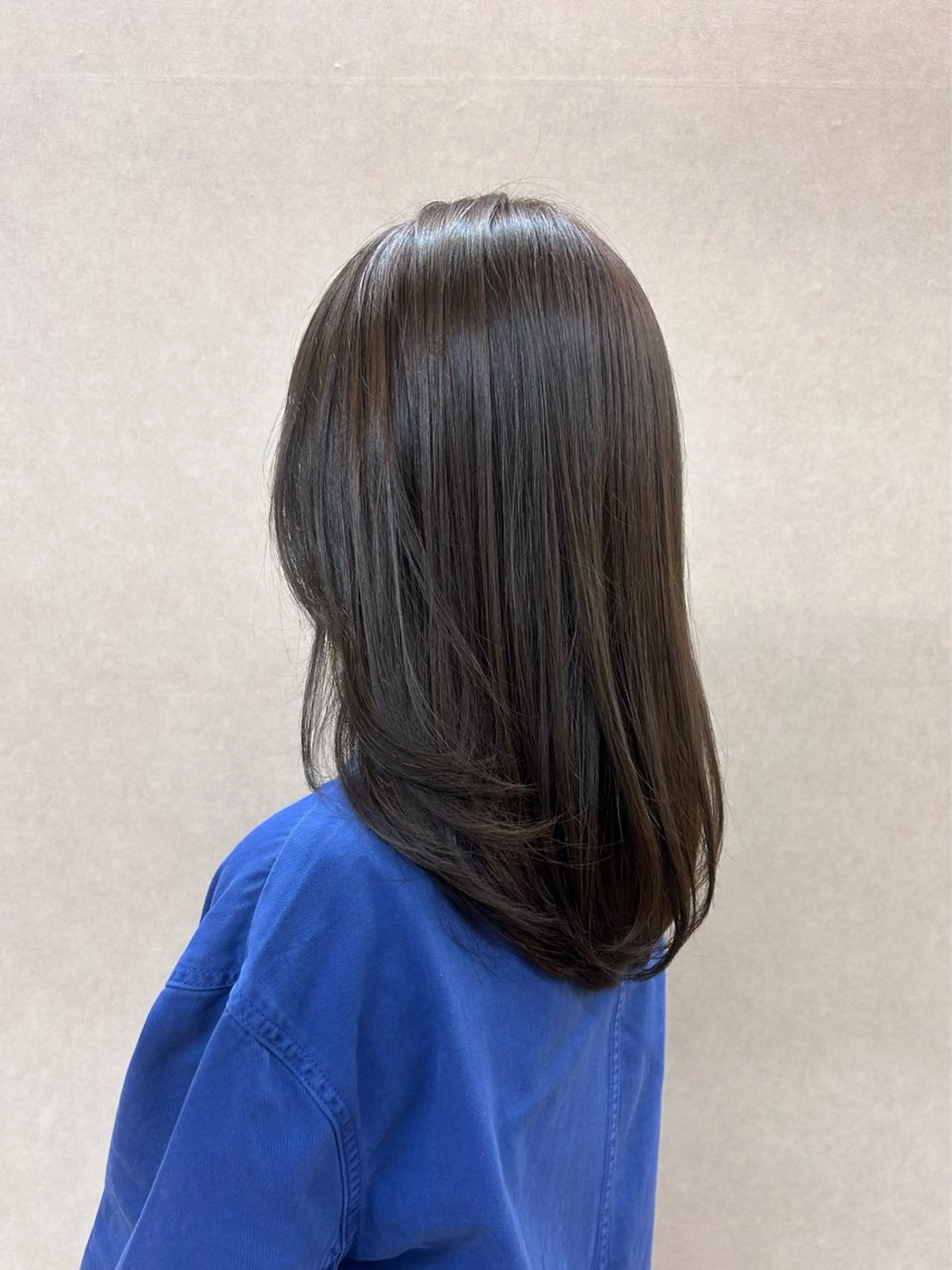 セミロング カラー 艶カラー🫧/ 板倉かなみのヘアスタイル