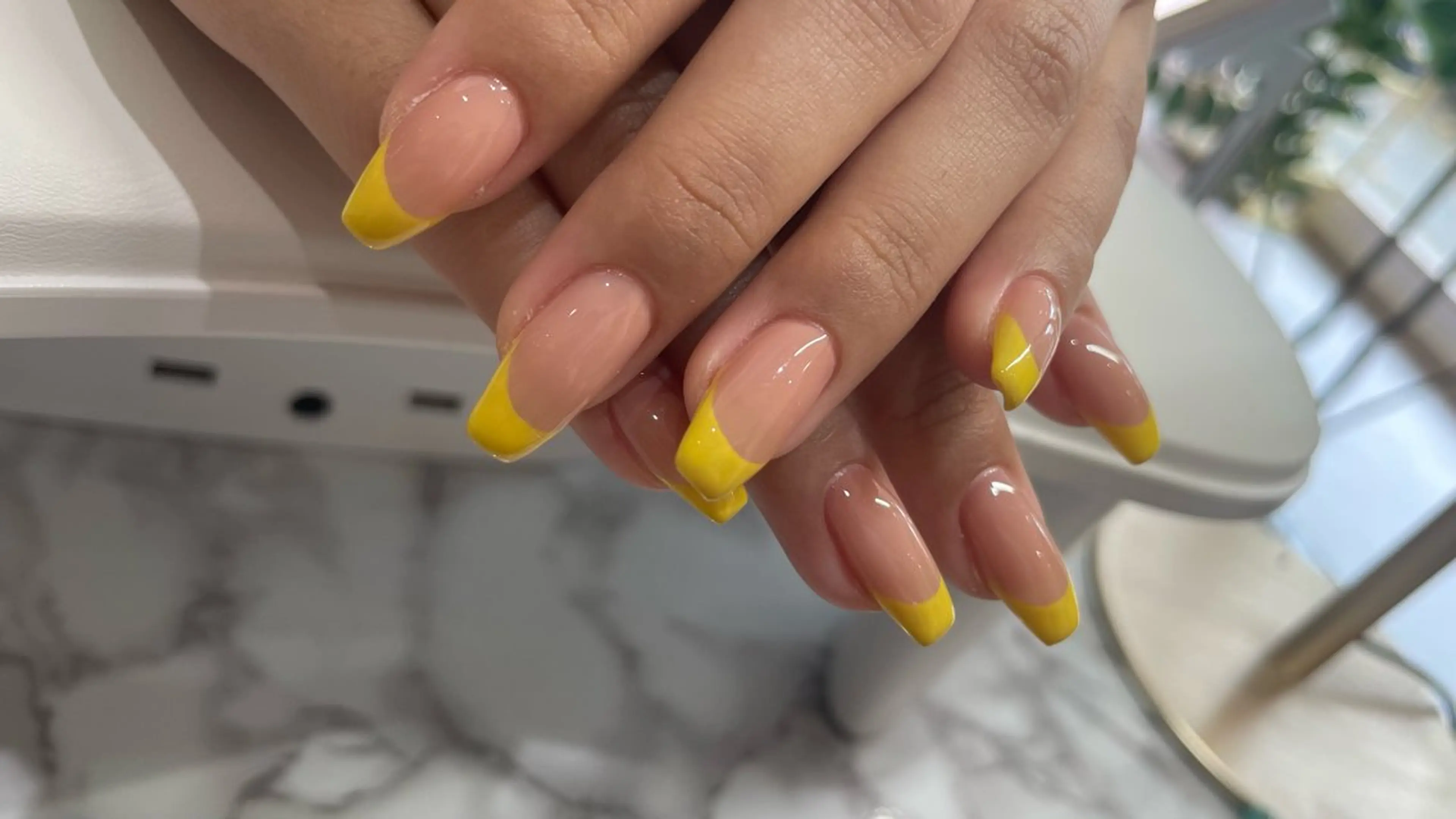 ミディアム ハンドネイル ブラウン 広奈子のネイルデザイン