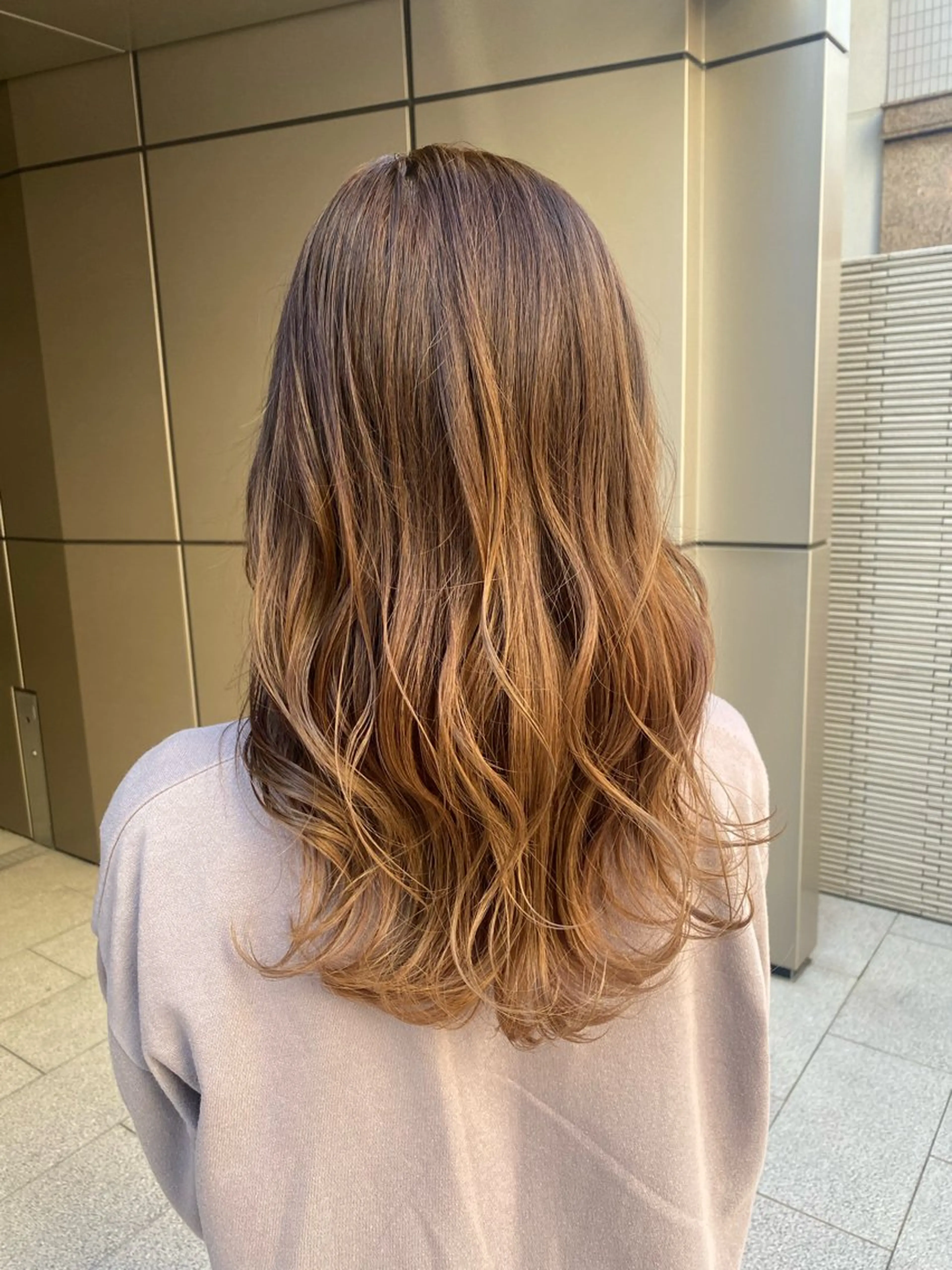 セミロング カラー ヘアカラー トリートメント 白髪ぼかしハイライト ／レイヤー中島啓太のヘアスタイル