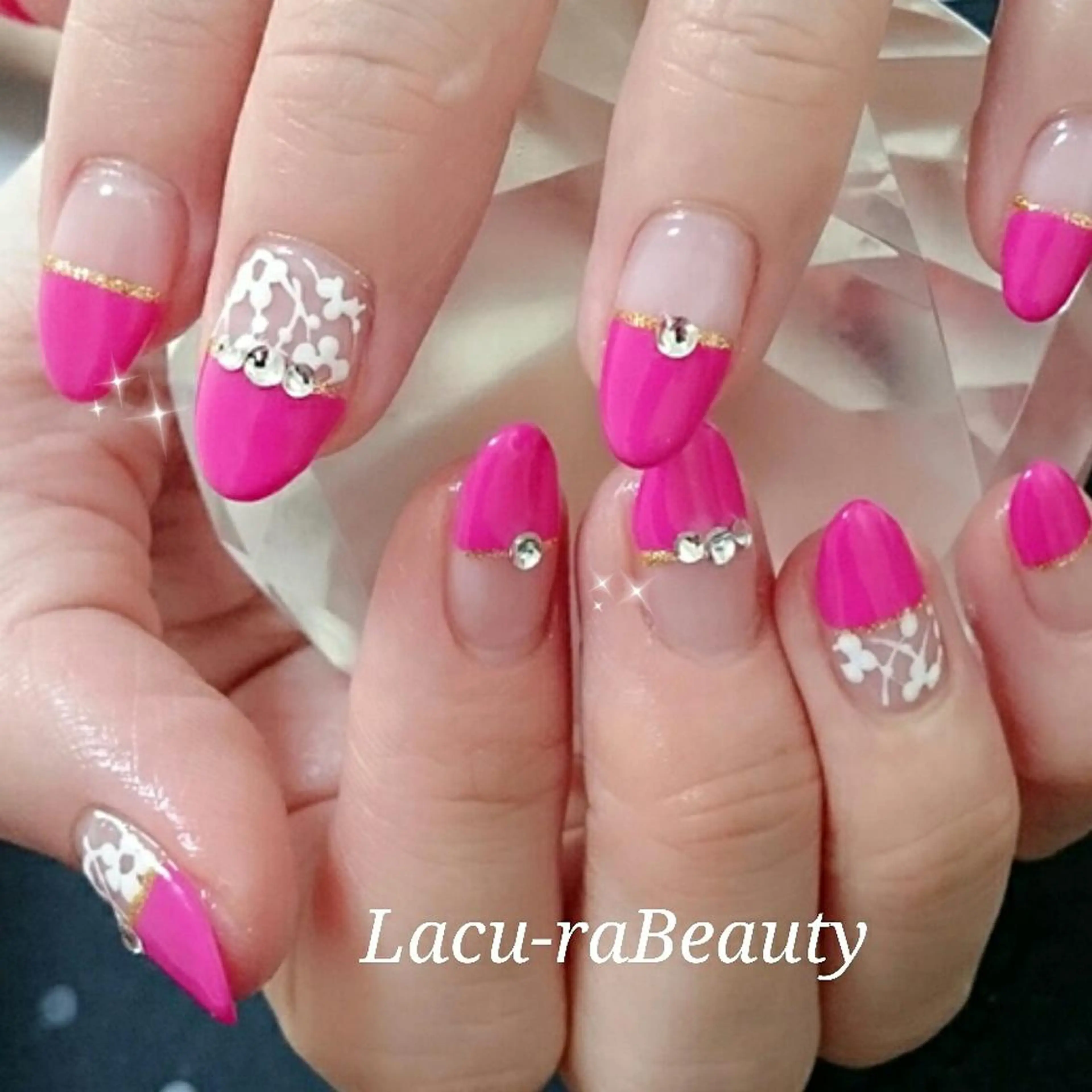 ネイル 小顔と腸の専門店 ラクーラビューティのエステ・リラクイメージ