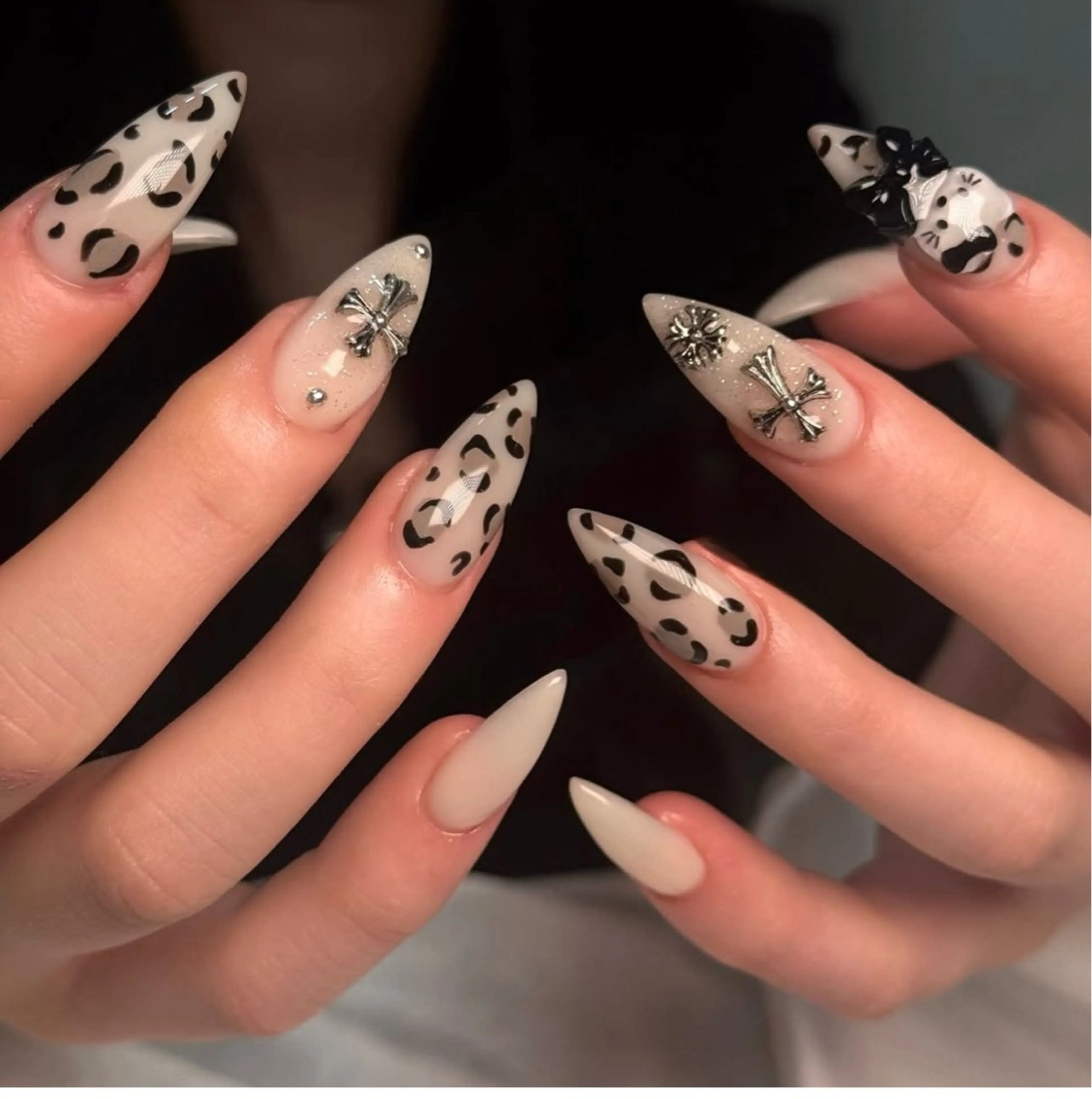 ネイル アニマル柄 オーロラネイル チークネイル フラッシュネイル ジェルネイル Lunaa 池袋のネイルデザイン