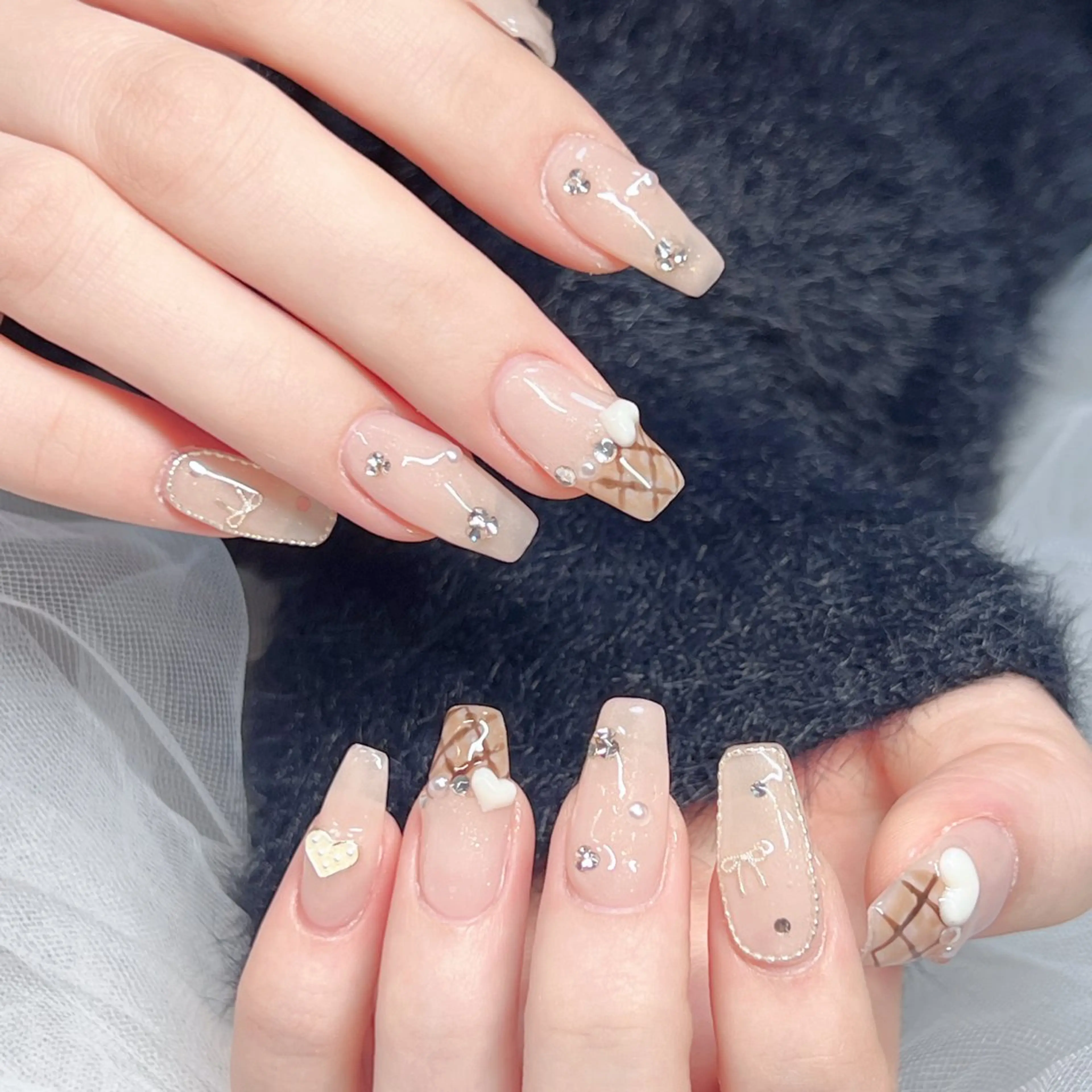 ネイル オーロラネイル フレンチネイル マグネットネイル ミラーネイル オフィスネイル N.one Miya🎀のネイルデザイン