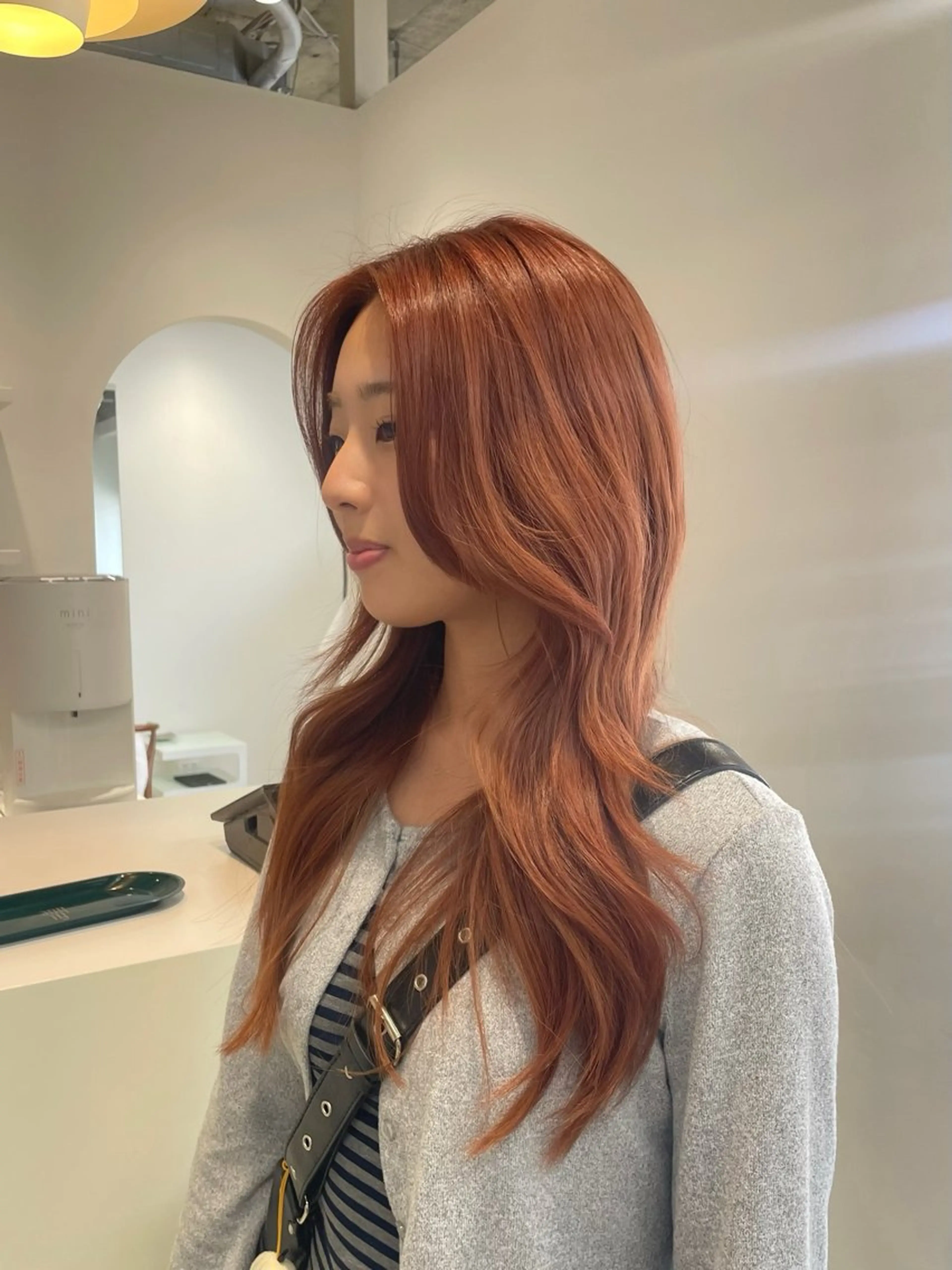 ロング カラー ブラウンカラー オレンジ オレンジブラウン カット ヘアカラー H I ＮＡのヘアスタイル