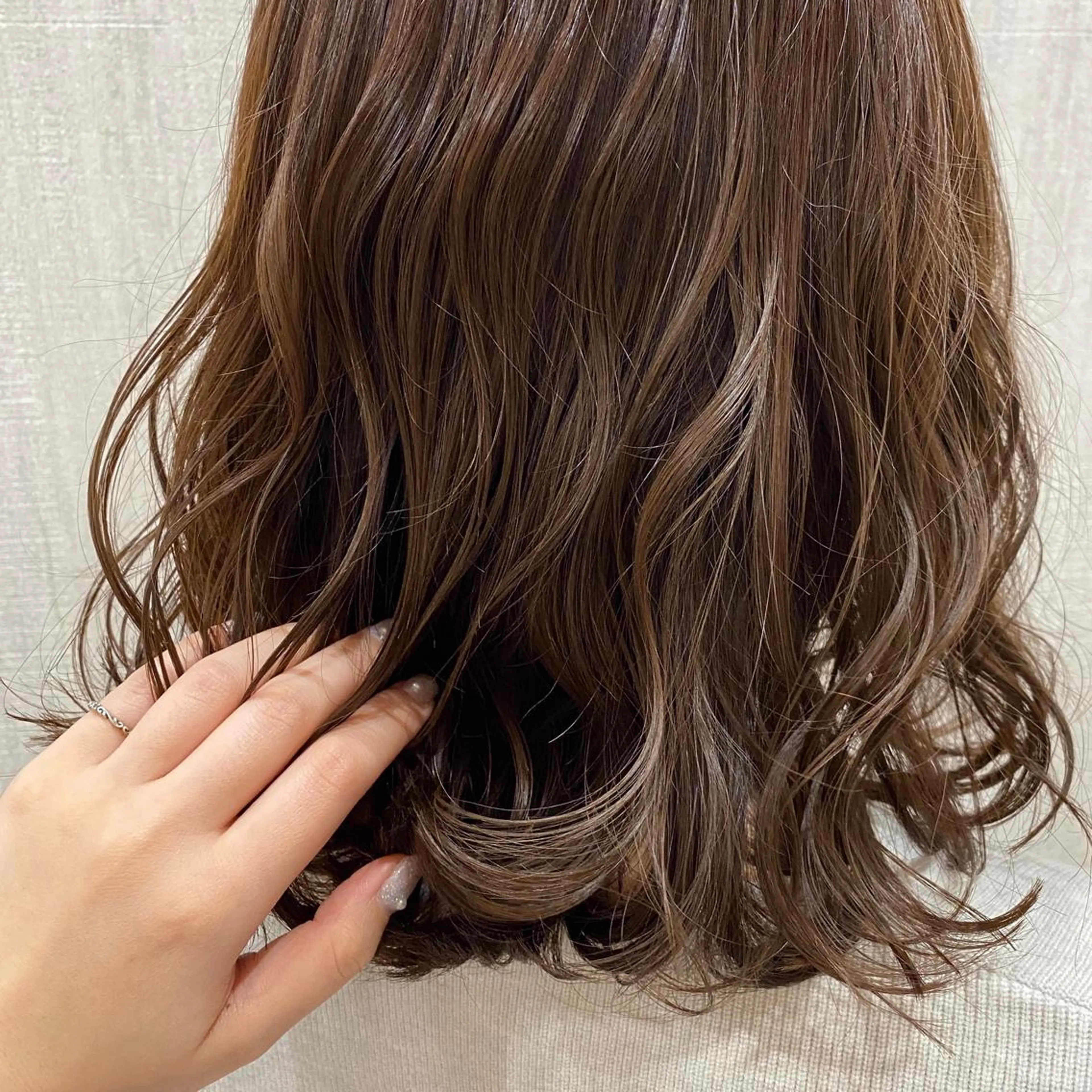 ミディアム カラー カット ヘアカラー トリートメント 🫧透け感⋆艶髪💎 山口アヤカのヘアスタイル