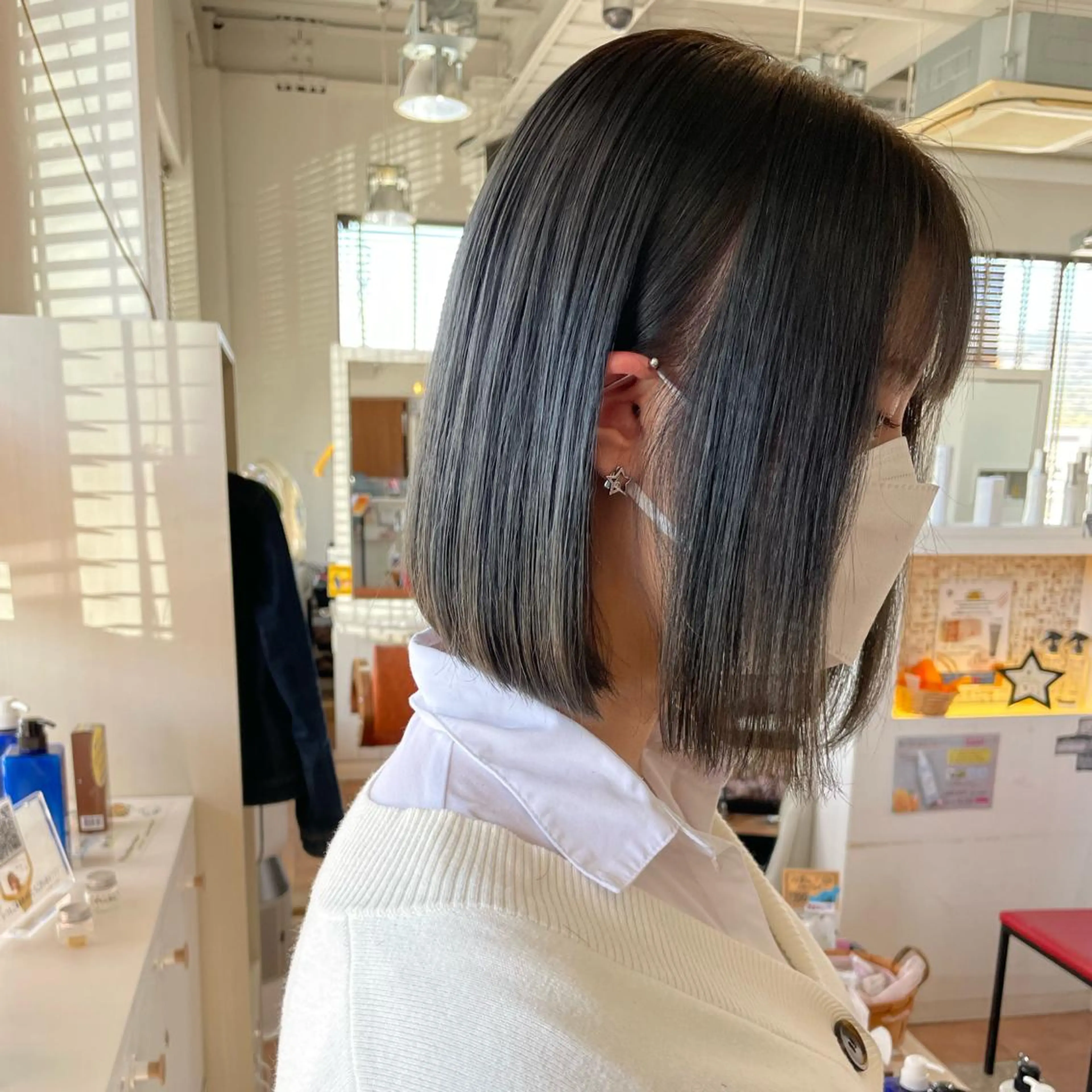 ミディアム カラー ブリーチ グレージュ 川元 汐音のヘアスタイル