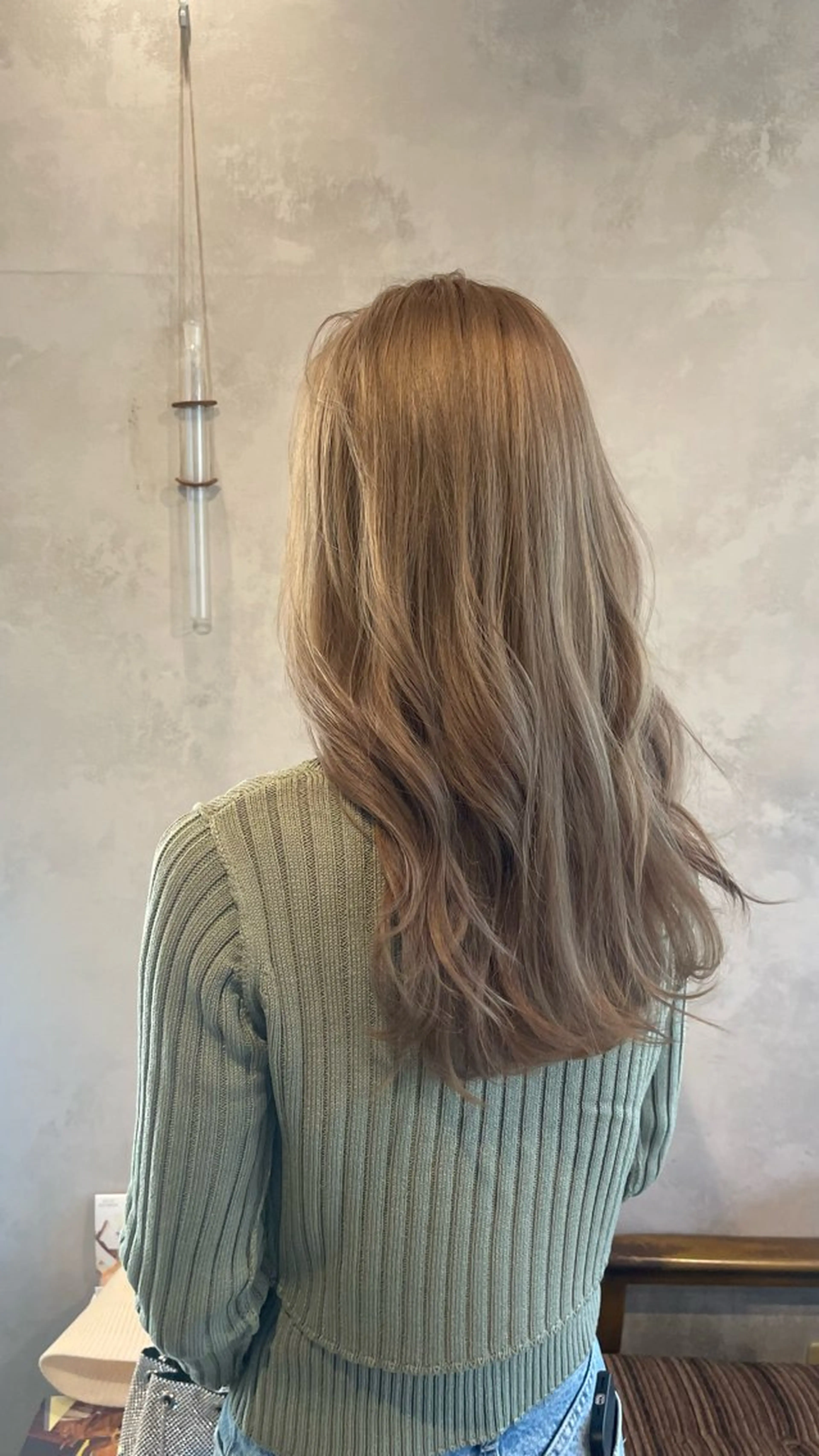 ロング カラー ベージュカラー ミルクティーベージュ 橋本 実奈美のヘアスタイル