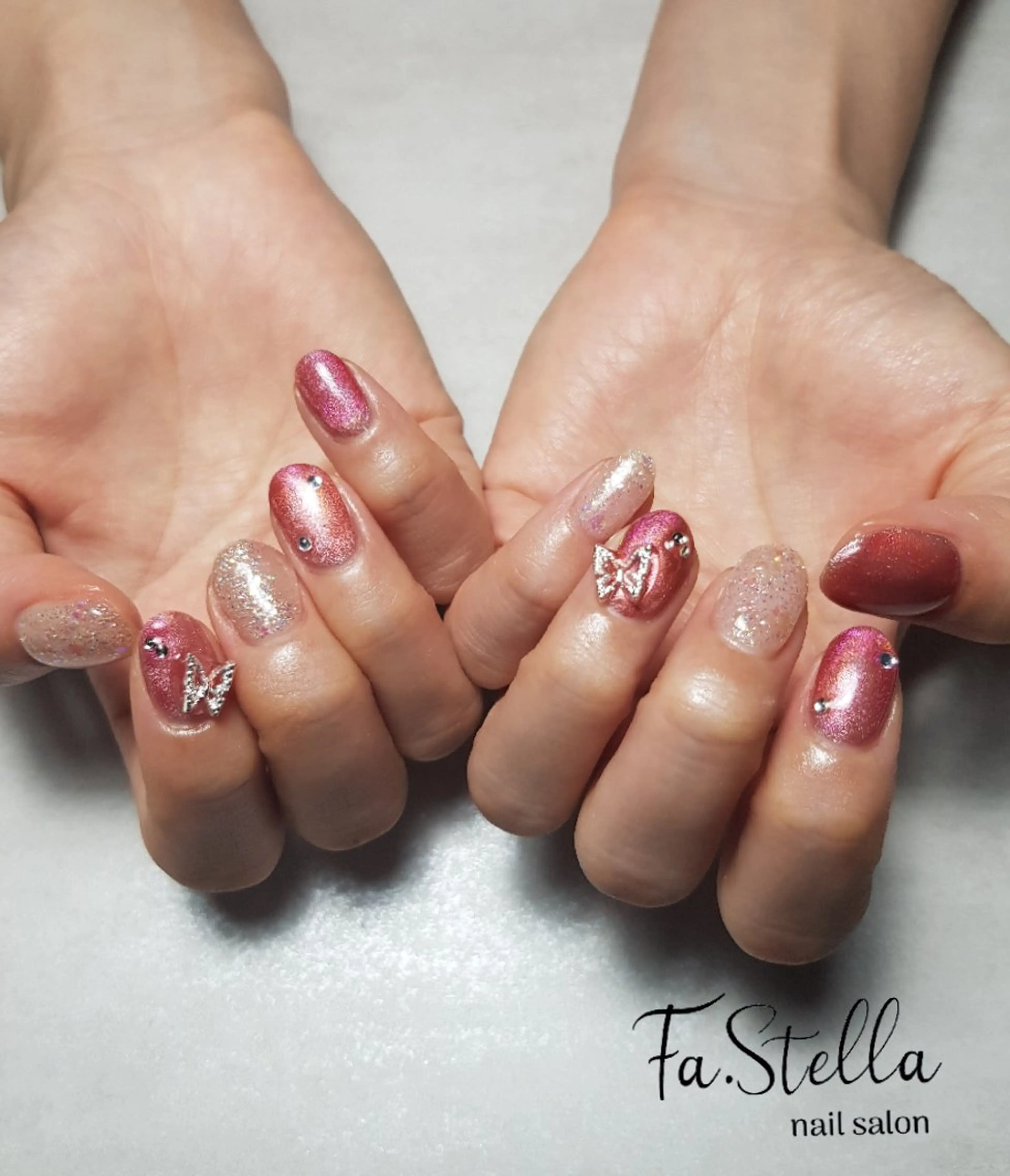 ネイル マグネットネイル 赤色 ワンホンネイル ハンドネイル Fa.Stella ファステラ のネイルデザイン