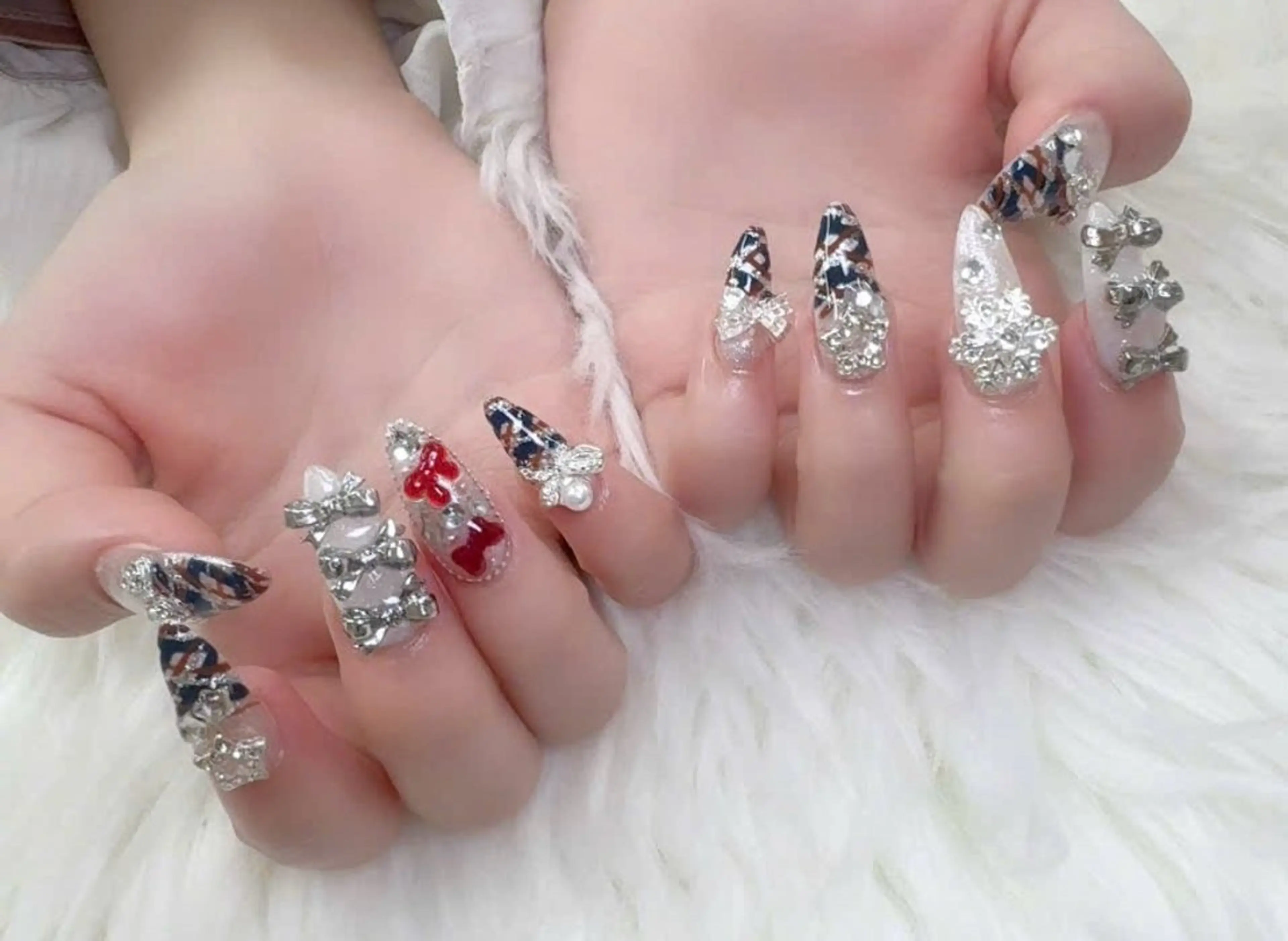 ネイル 成人式 フレンチネイル グラデーション 韓国ネイル マグネットネイル ハンドネイル Squen Nail 【持ち込みOK】のネイルデザイン