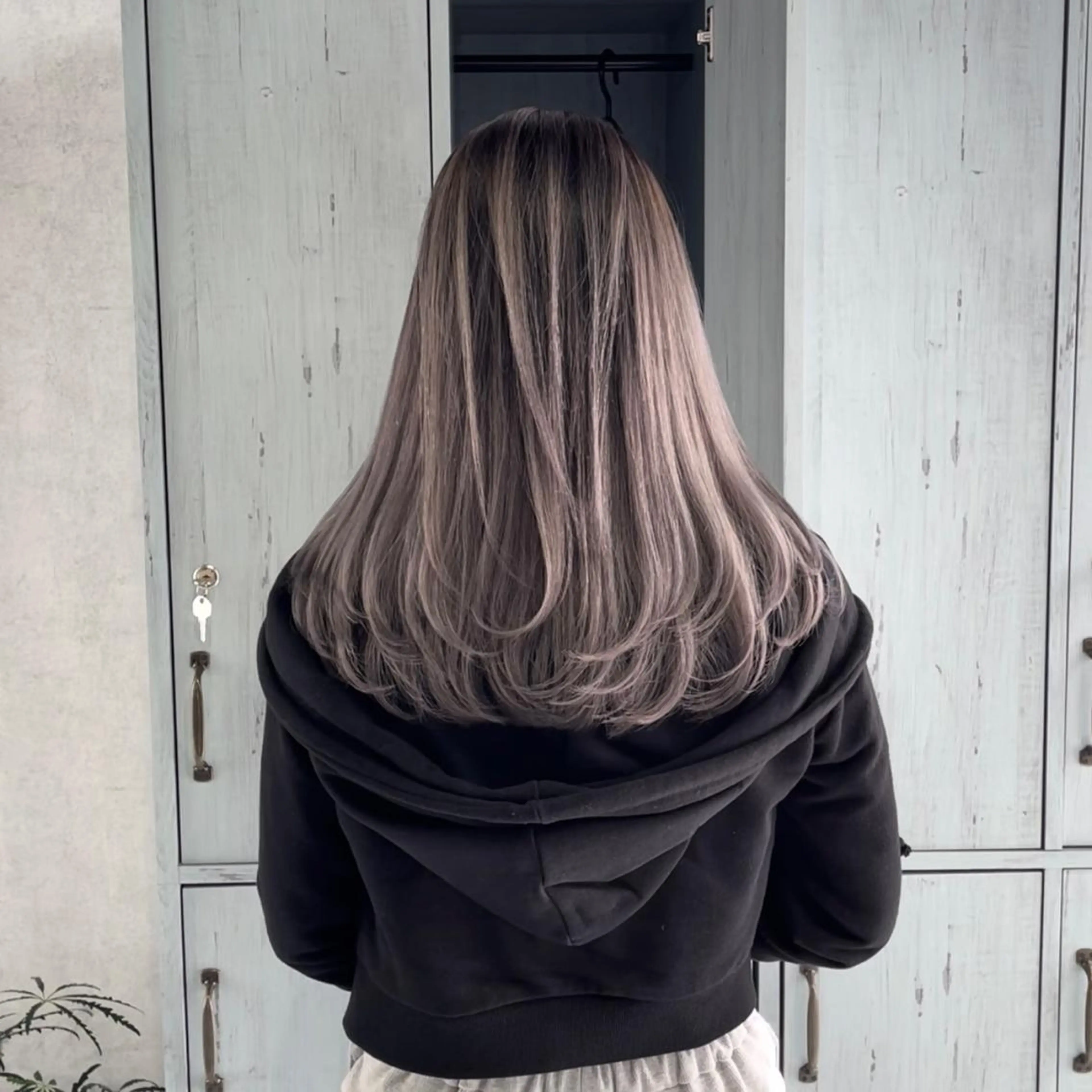 ミディアム カラー ヘアアレンジ バレイヤージュ デザインカラー ハイライトカラー 外国人風カラー ハイライト カット ヘアカラー トリートメント アンドウ ユウ/ レイヤーカット/韓国のヘアスタイル