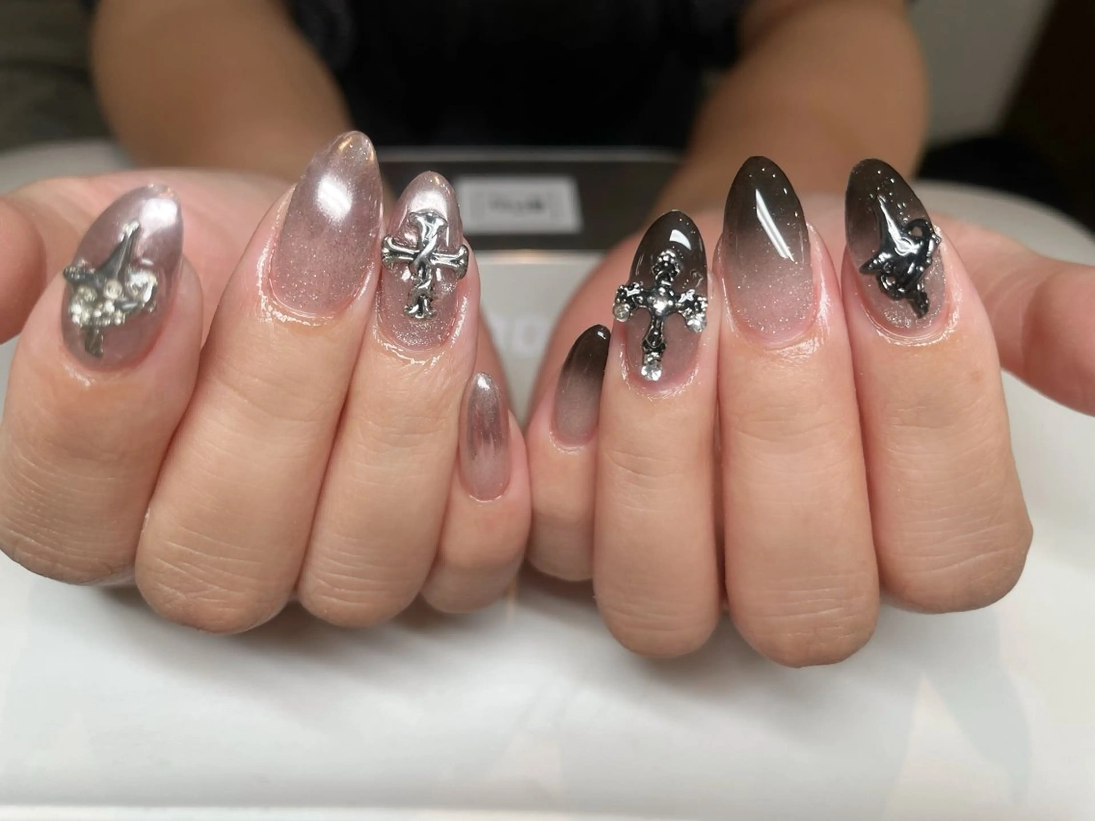 ネイル オーロラネイル 長さ出し フレンチネイル ジェルネイル ガラスフレンチ ハンドネイル Rela・S NAILのネイルデザイン