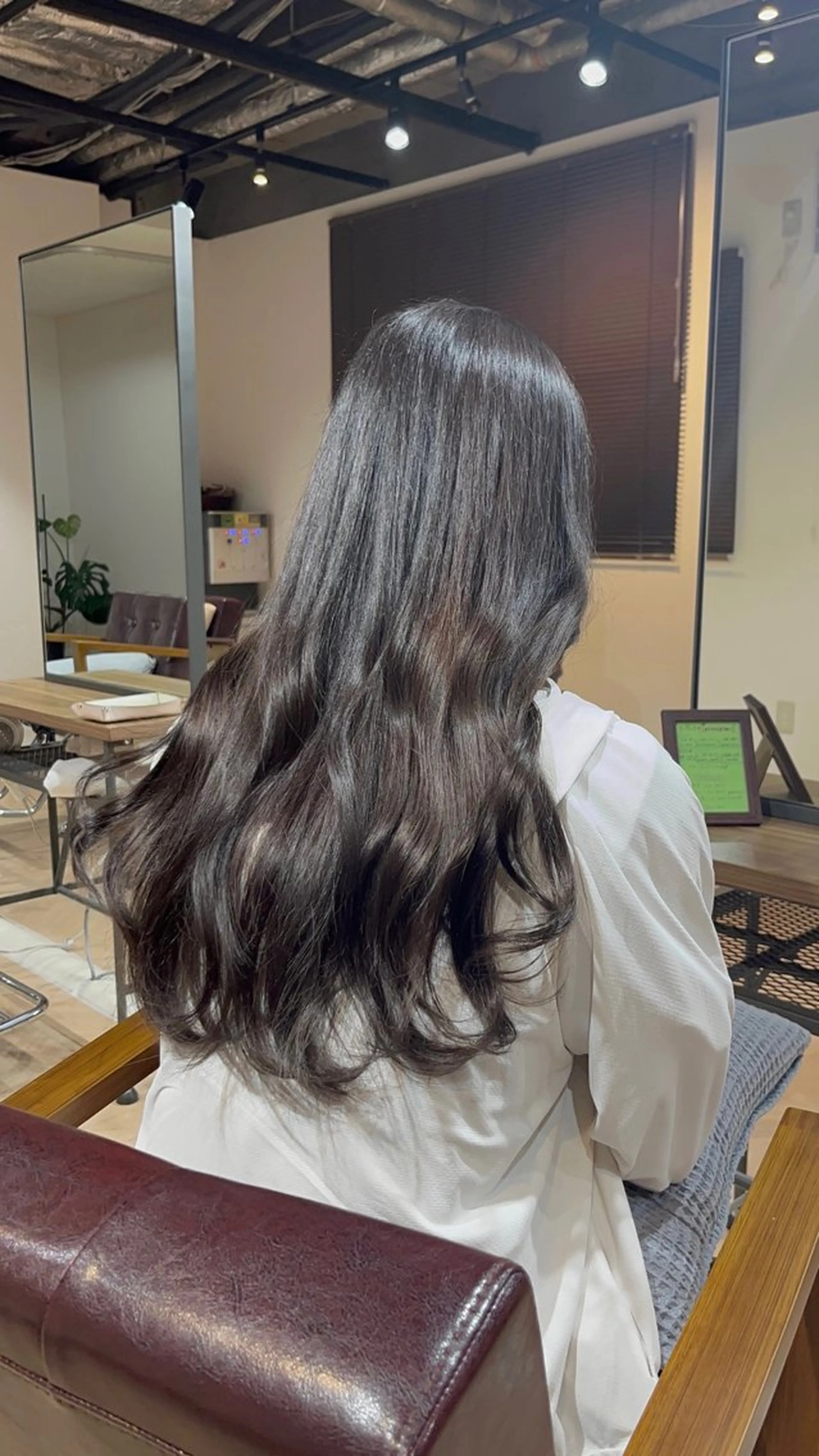 カラー グレージュ 奥野 涼香のヘアスタイル