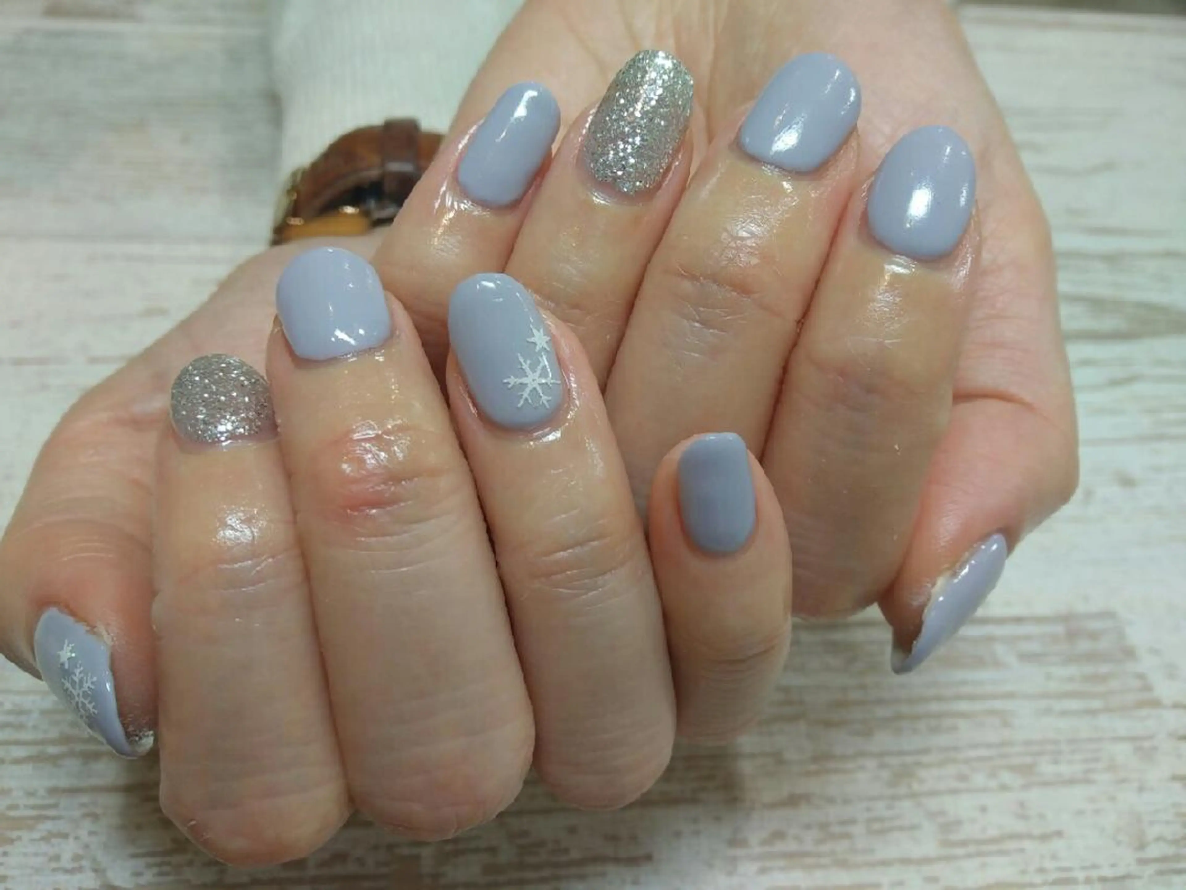 ネイル ラメ(グリッター) シルバー charme所属・. SHIORIのネイルデザイン