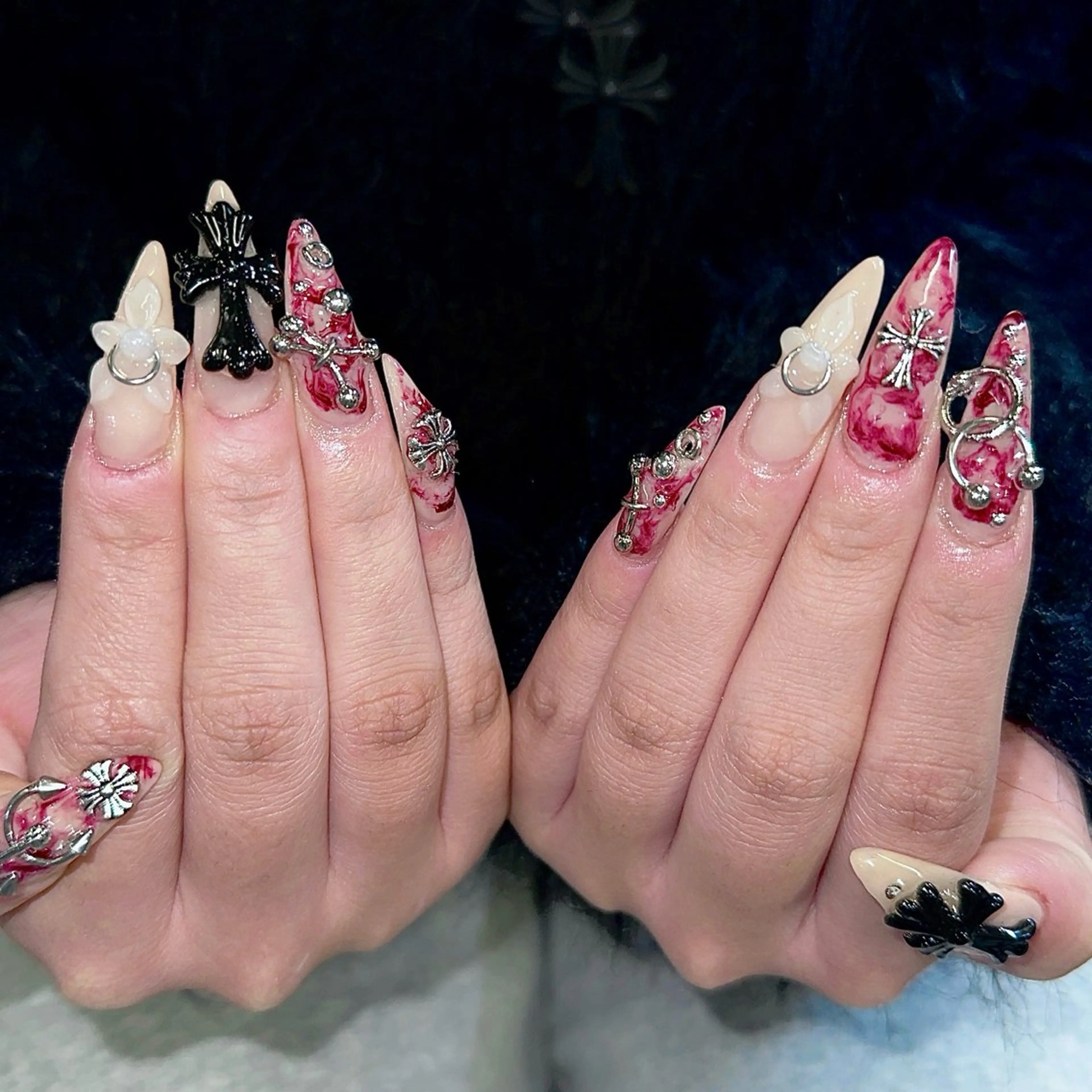 ネイル AIKO🐈⬛⭐︎ 大阪/y2k/個性派のネイルデザイン