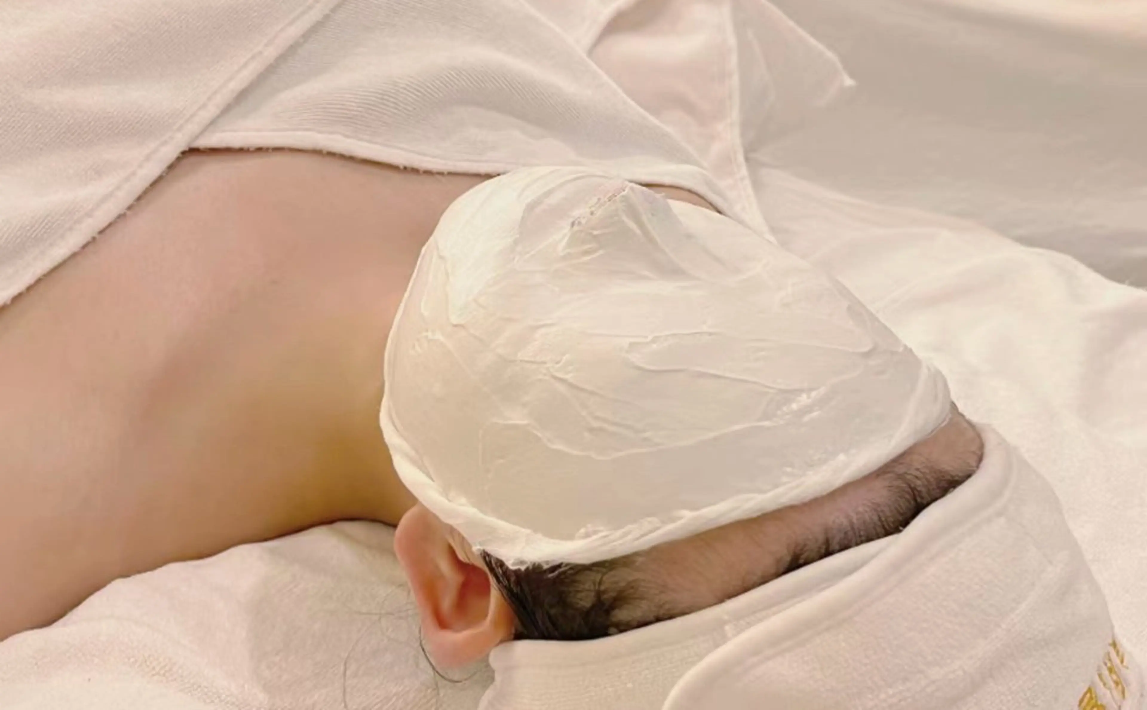 【玉子肌に!]贅沢フエイシャル★超音波&毛穴洗浄&石膏パック計90分の写真