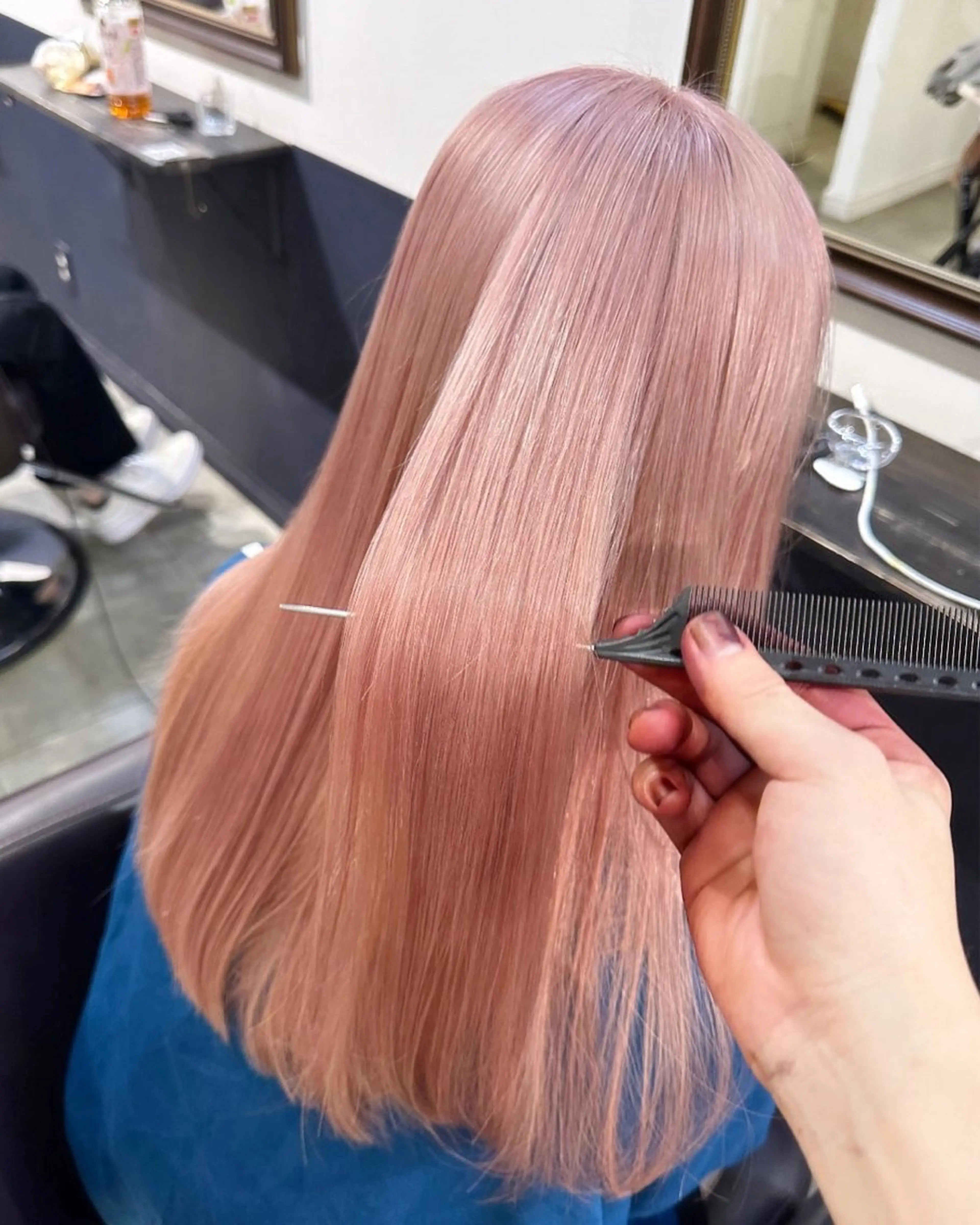 セミロング ハイトーン🌈髪質 改善🫧RYOのヘアスタイル