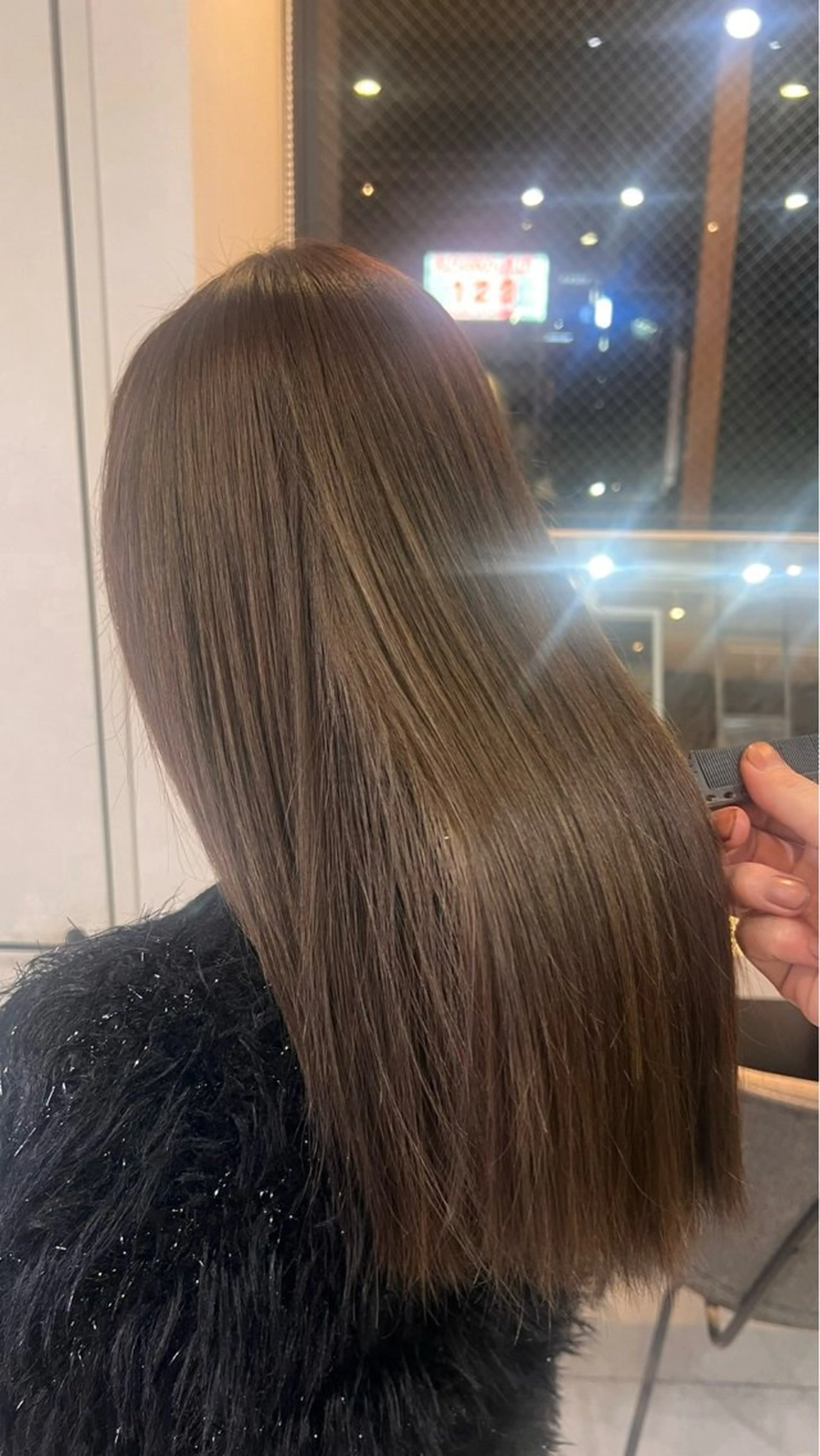 セミロング カラー ベージュカラー Lia 瑠莉花のヘアスタイル