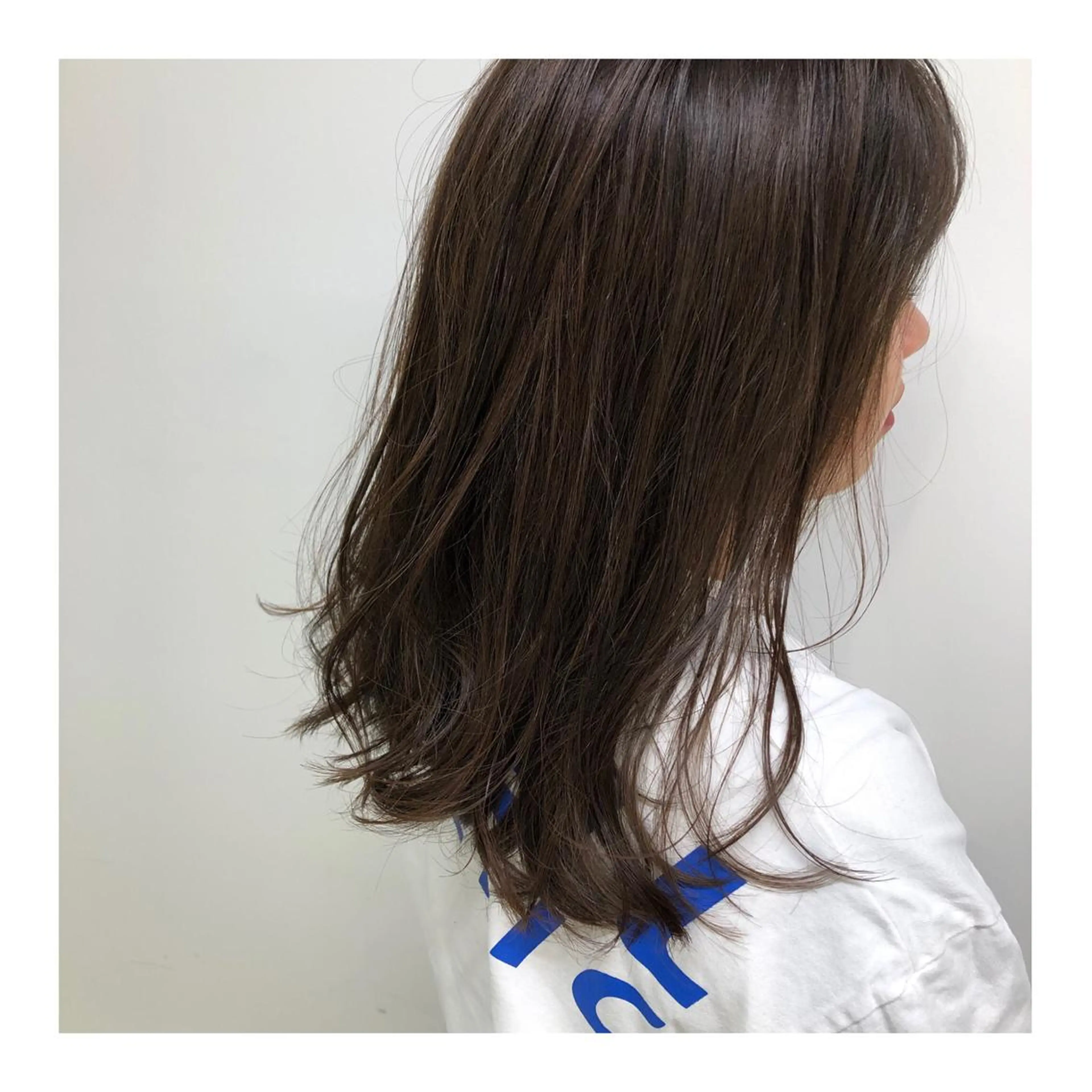 ミディアム カラー グレージュ オリーブグレージュ オリーブグレー レイヤーボブ/ボブ 仲川和人のヘアスタイル