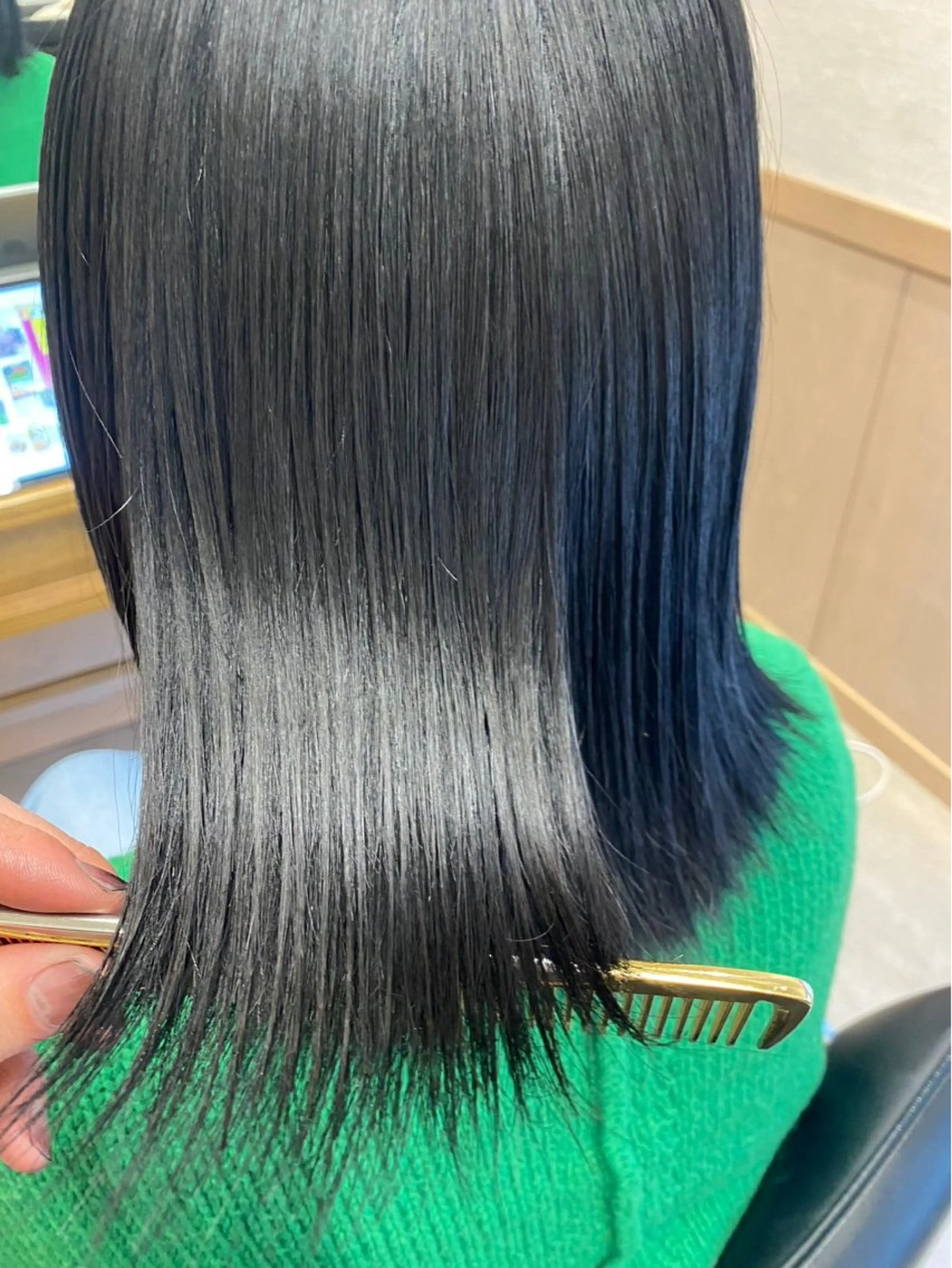 カラー 前田 亜由美のヘアスタイル