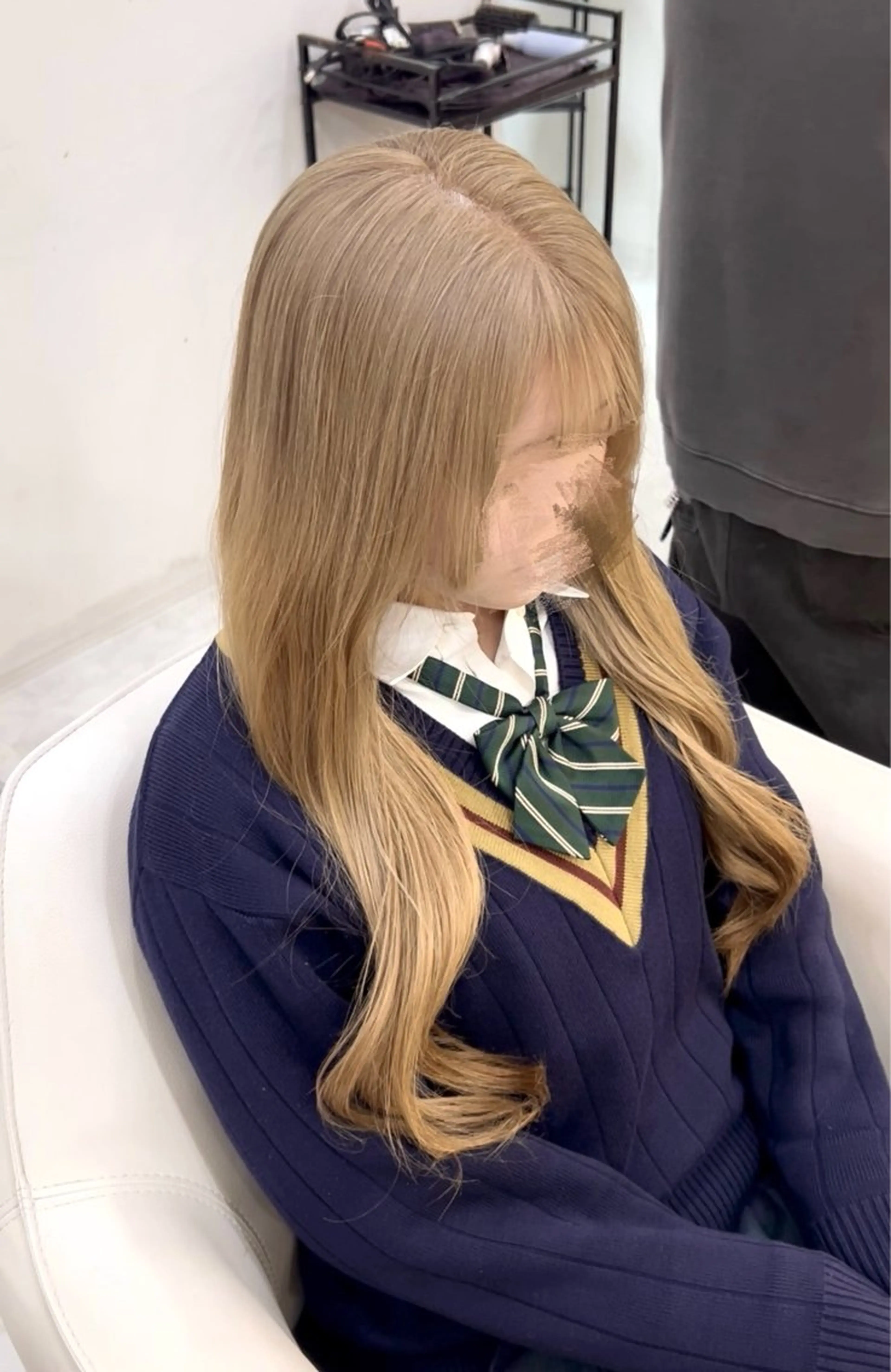 ロング 卒業式のヘアスタイル ヘアカラー 𝜗𝜚ブリーチ ／レイヤー𝜗𝜚のヘアスタイル