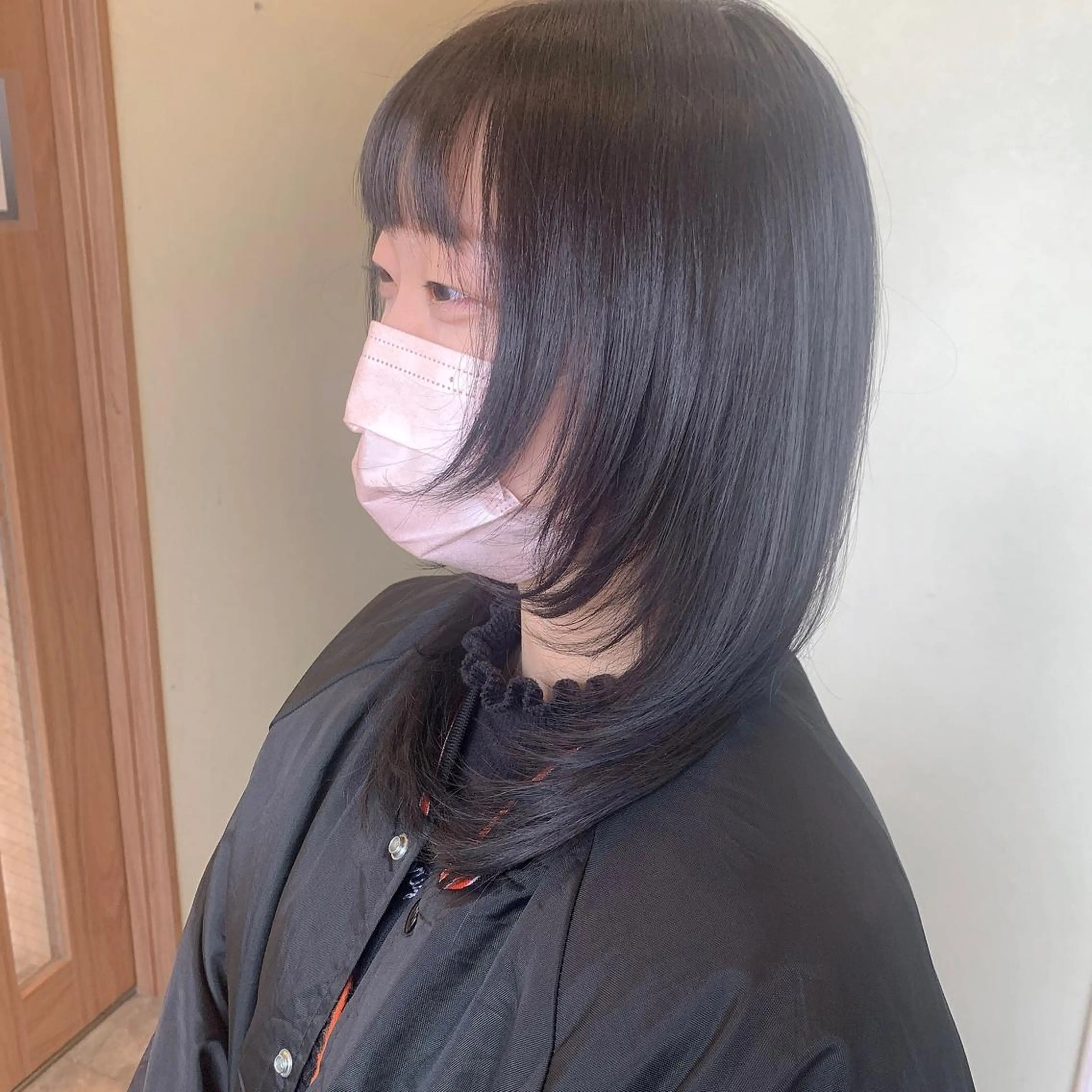 セミロング カット NUMBER_ ユイナのヘアスタイル